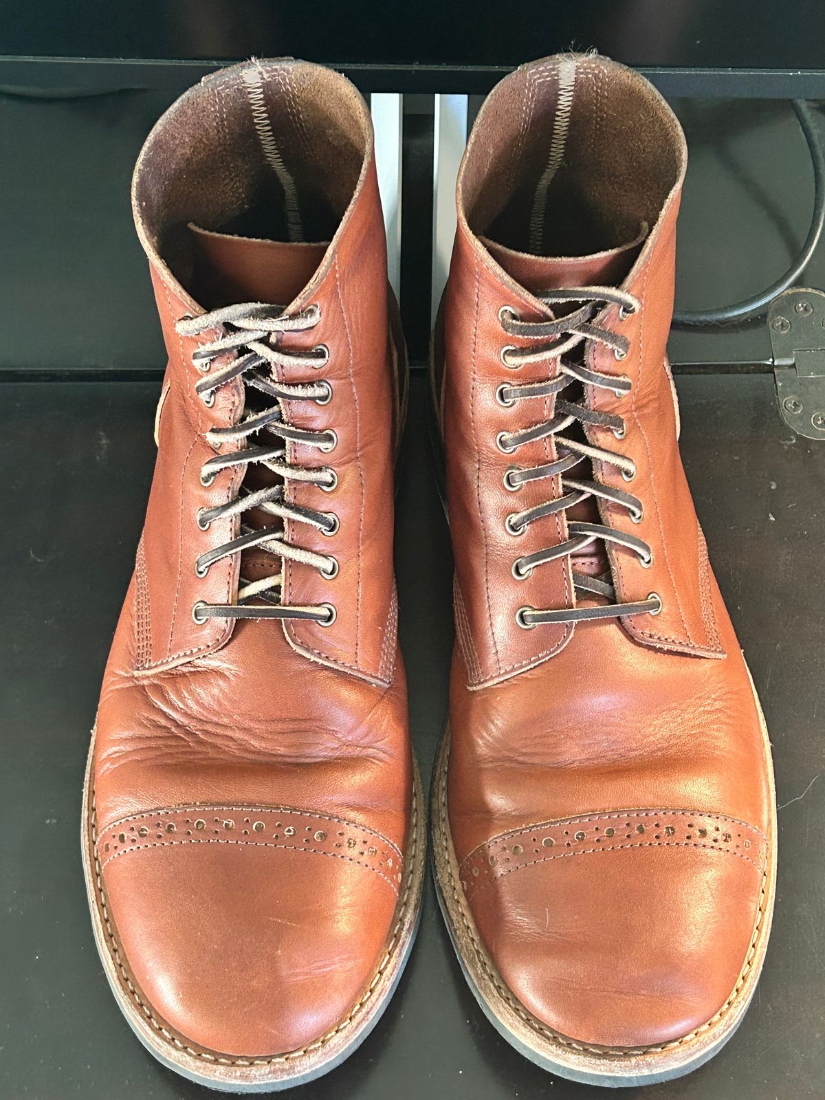 Photo by Mikejones100 on November 2, 2023 of the Oak Street Bootmakers Field Boot in Tempesti Brown Elbamatt Liscio.