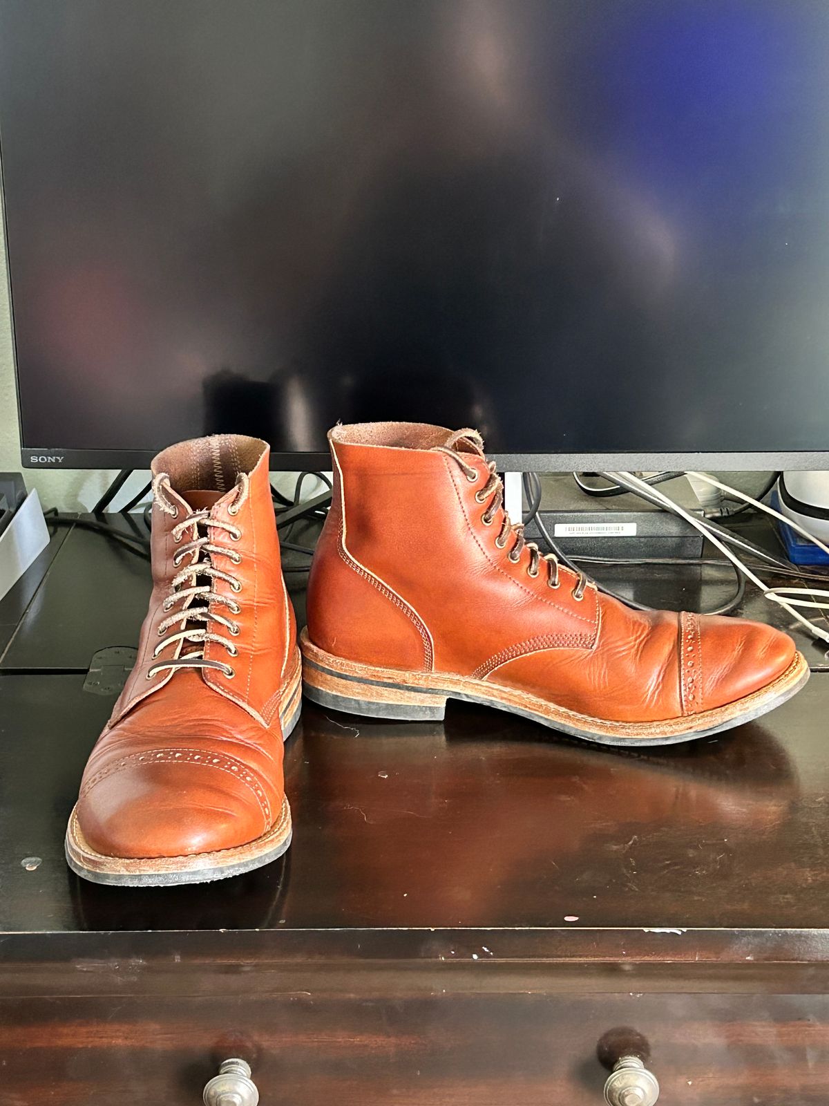 Photo by Mikejones100 on December 3, 2023 of the Oak Street Bootmakers Field Boot in Tempesti Brown Elbamatt Liscio.