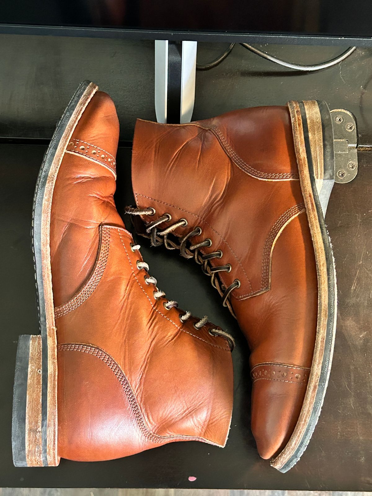 Photo by Mikejones100 on December 3, 2023 of the Oak Street Bootmakers Field Boot in Tempesti Brown Elbamatt Liscio.