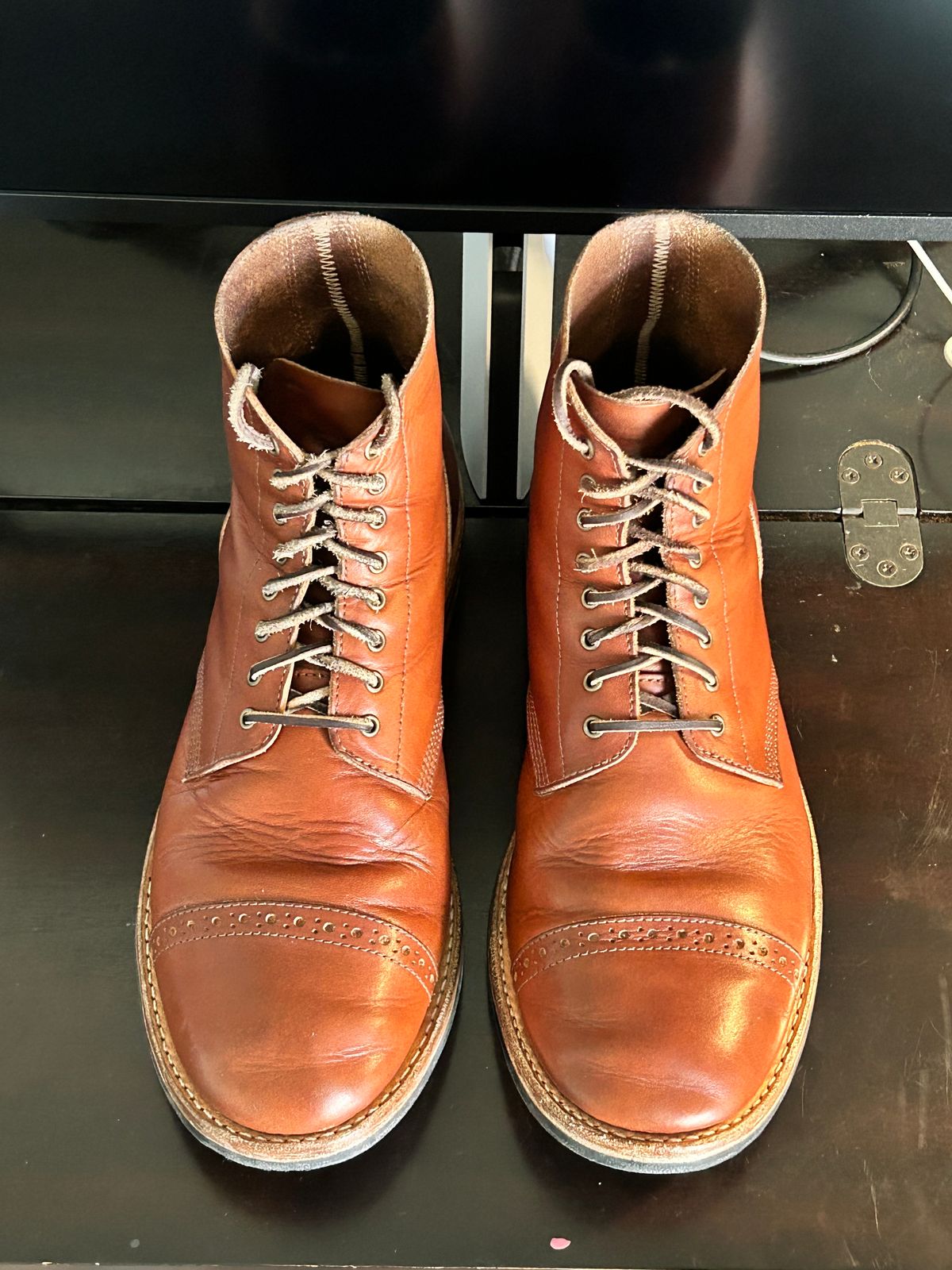 Photo by Mikejones100 on December 3, 2023 of the Oak Street Bootmakers Field Boot in Tempesti Brown Elbamatt Liscio.
