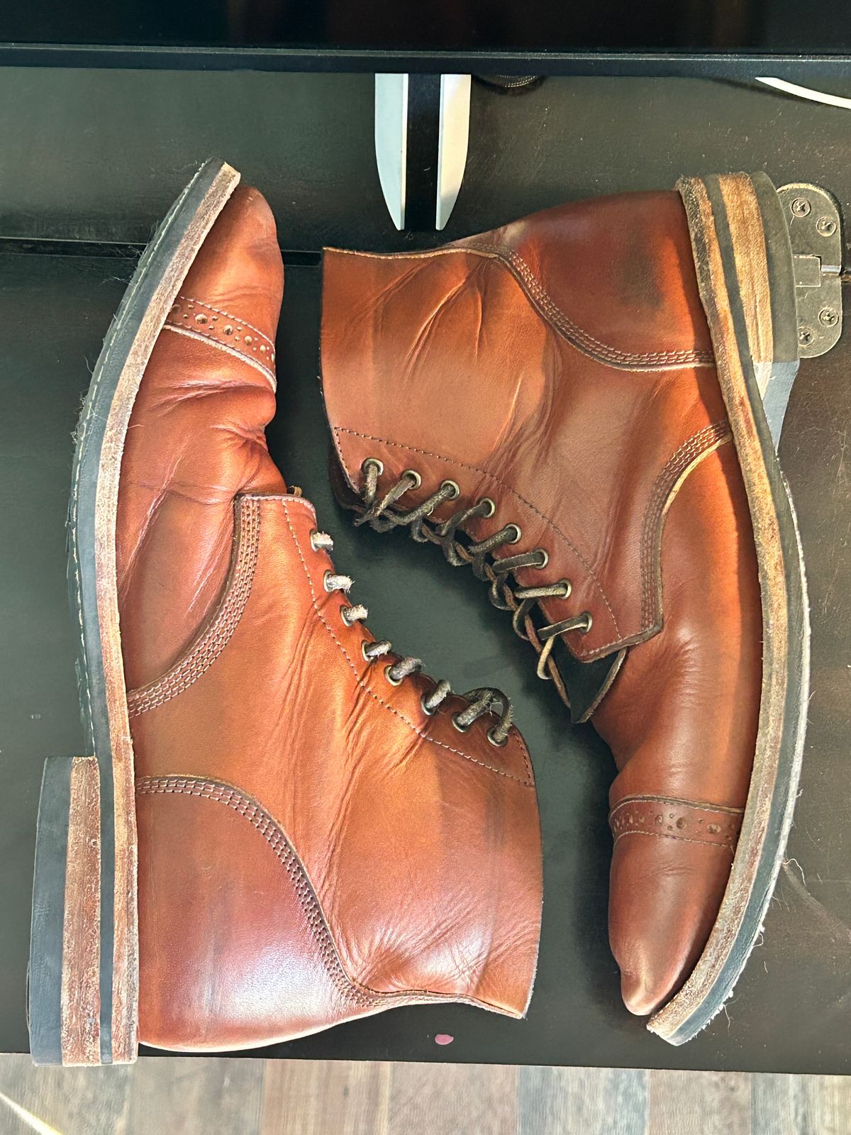 Photo by Mikejones100 on April 5, 2024 of the Oak Street Bootmakers Field Boot in Tempesti Brown Elbamatt Liscio.