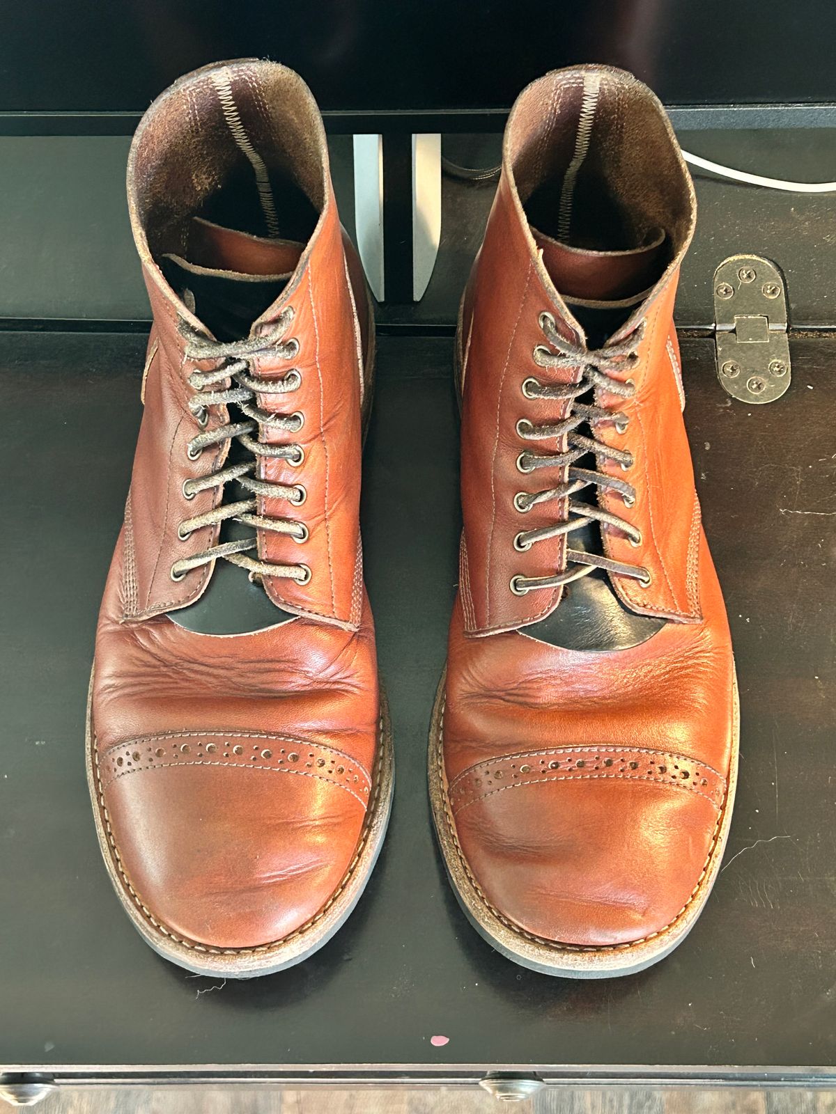 Photo by Mikejones100 on April 5, 2024 of the Oak Street Bootmakers Field Boot in Tempesti Brown Elbamatt Liscio.