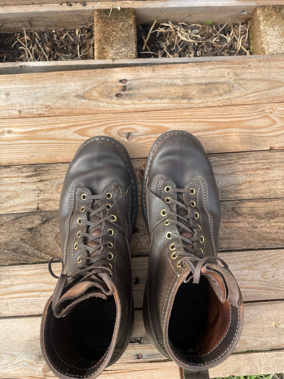 Photo by Mikejones100 on March 5, 2023 of the White's Unlisted Model in Horween Olive Waxed Flesh.