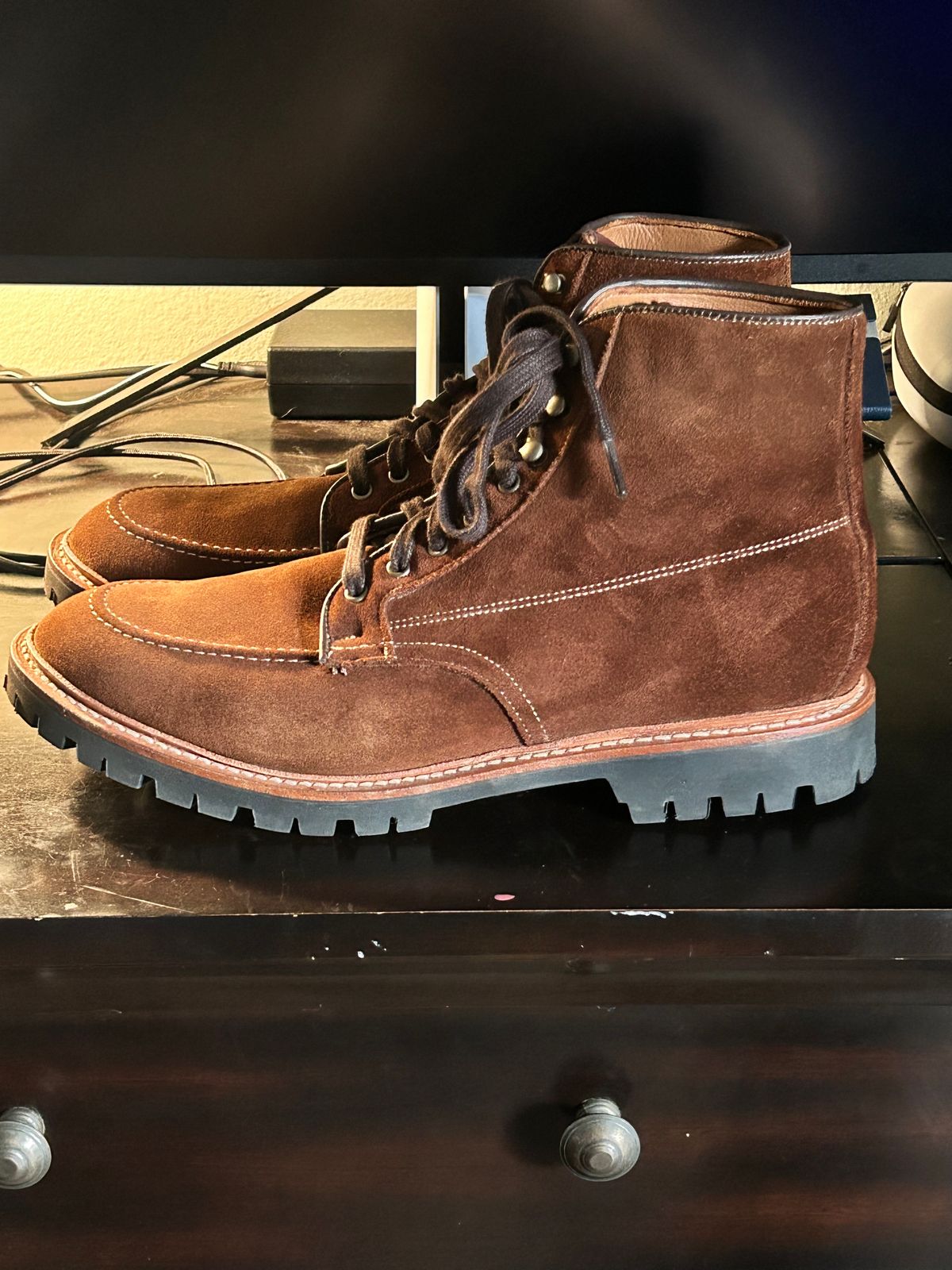 Photo by Mikejones100 on October 3, 2024 of the Allen Edmonds Freeport in Snuff Brown Weatherproof Suede.