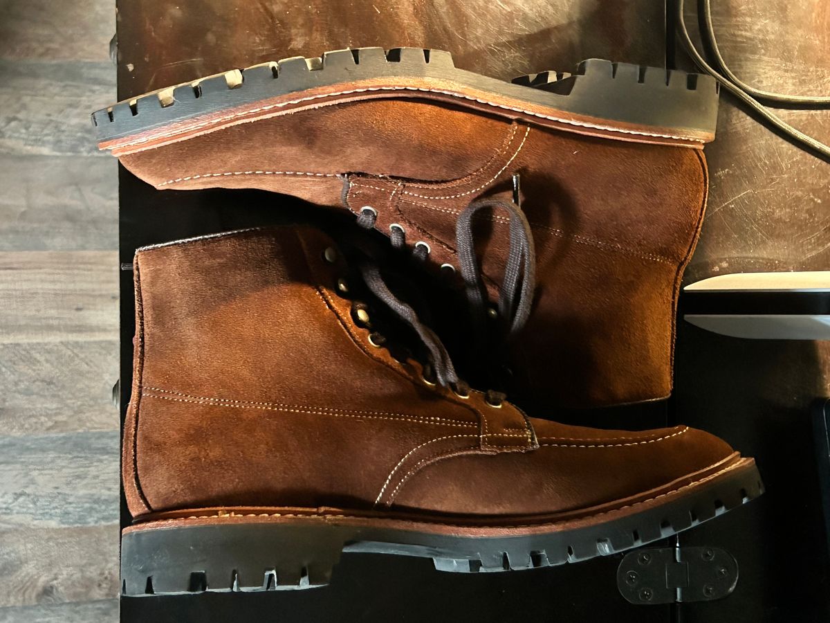 Photo by Mikejones100 on October 3, 2024 of the Allen Edmonds Freeport in Snuff Brown Weatherproof Suede.