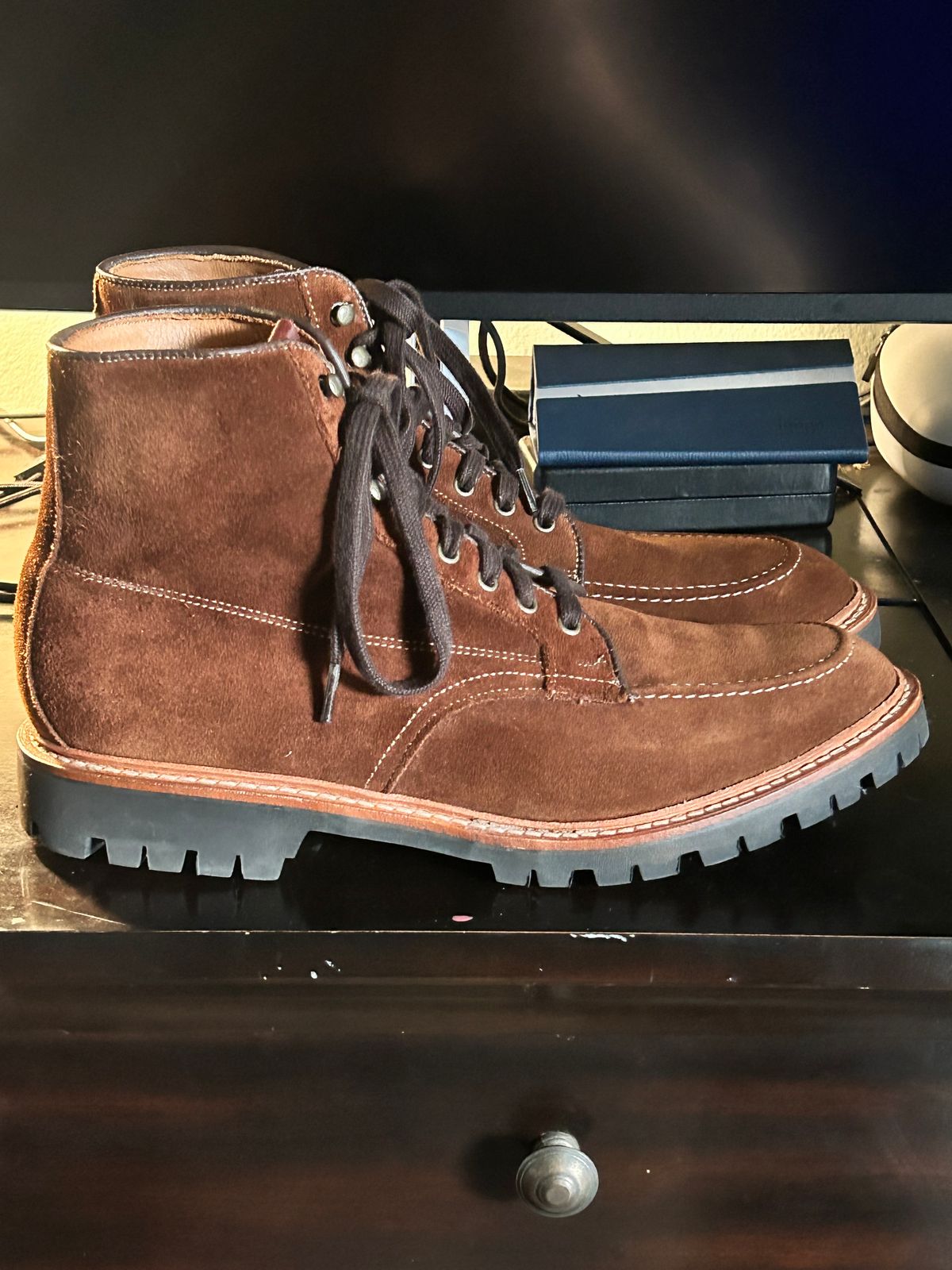 Photo by Mikejones100 on October 3, 2024 of the Allen Edmonds Freeport in Snuff Brown Weatherproof Suede.