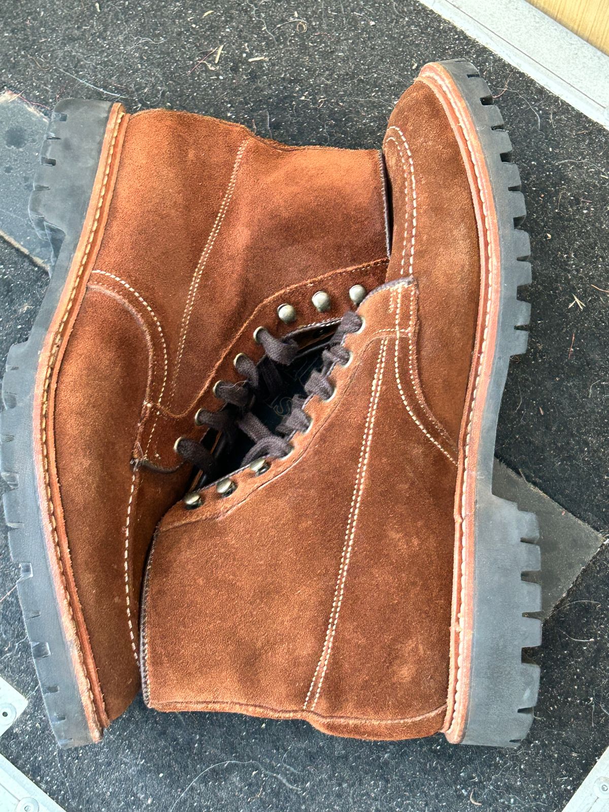 Photo by Mikejones100 on February 5, 2025 of the Allen Edmonds Freeport in Snuff Brown Weatherproof Suede.