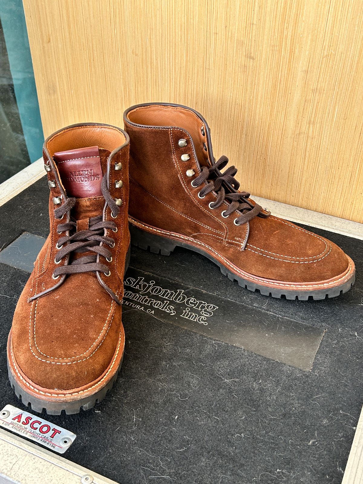 Photo by Mikejones100 on March 4, 2025 of the Allen Edmonds Freeport in Snuff Brown Weatherproof Suede.