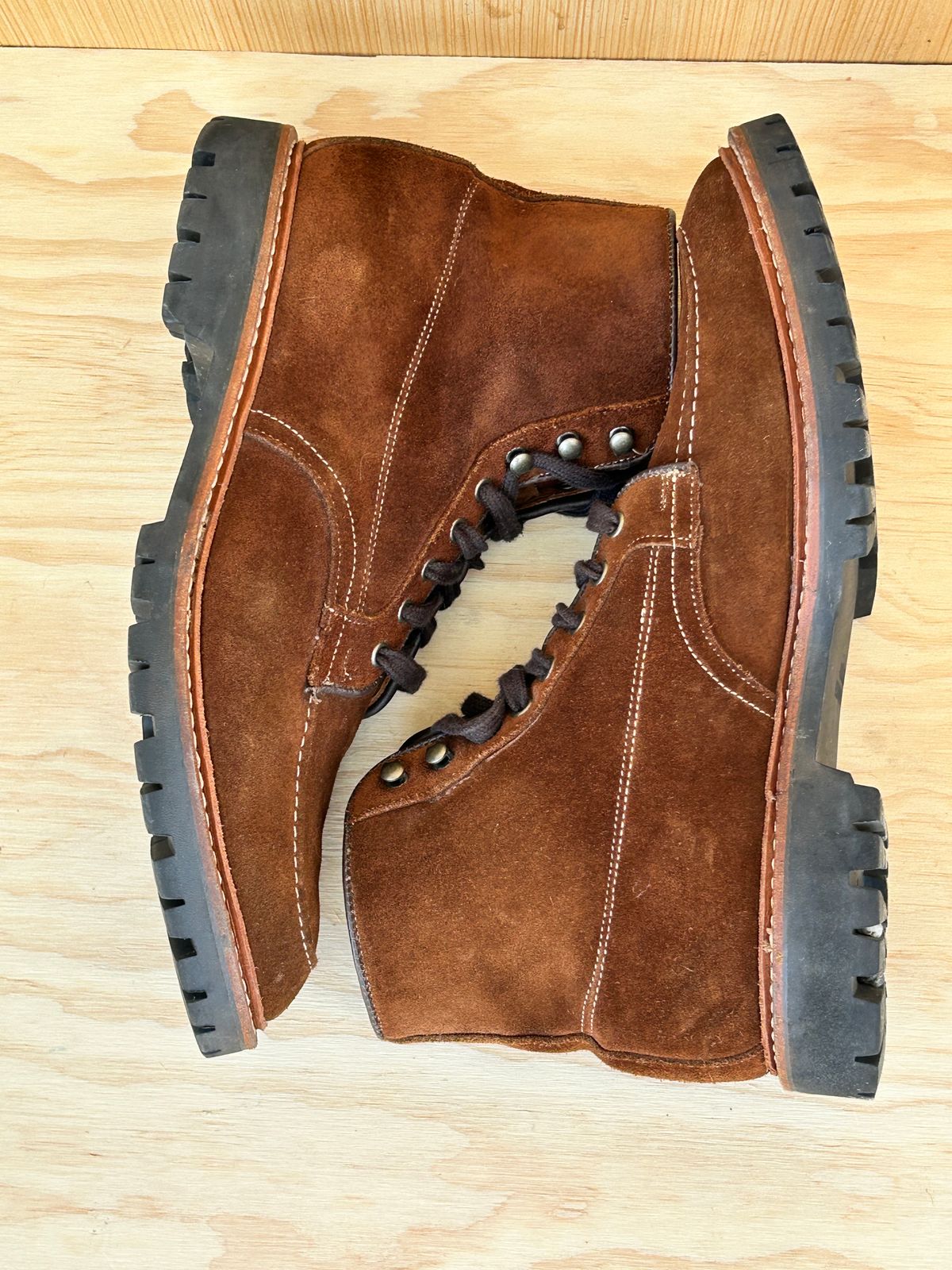 Photo by Mikejones100 on April 5, 2025 of the Allen Edmonds Freeport in Snuff Brown Weatherproof Suede.