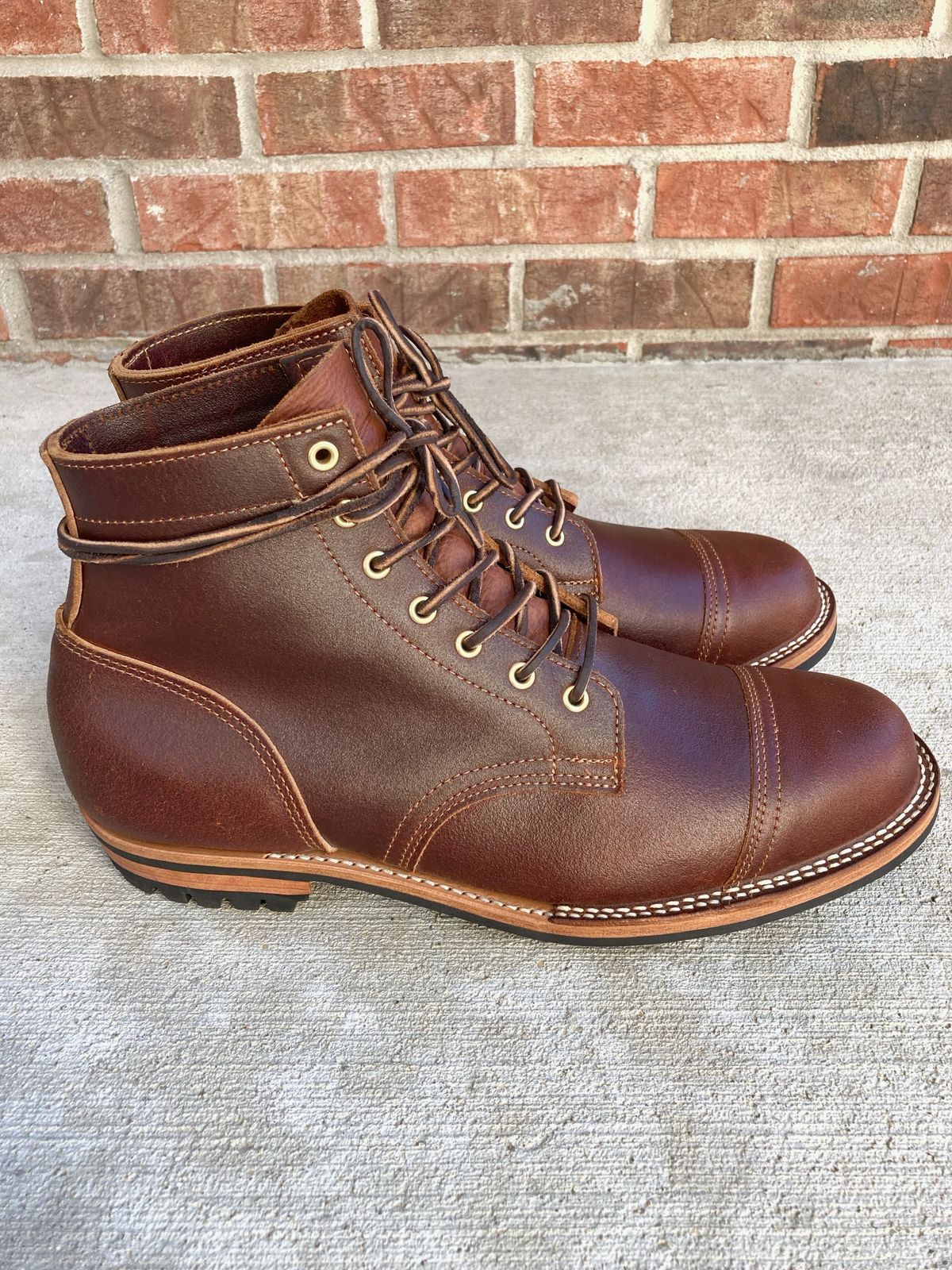 Photo by Indy.Ben2 on October 1, 2022 of the Truman Service Boot in Horween Chestnut Waxed Flesh.
