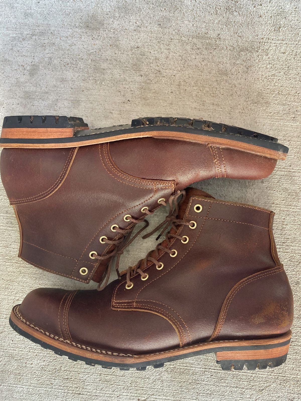 Photo by Indy.Ben2 on November 2, 2022 of the Truman Service Boot in Horween Chestnut Waxed Flesh.