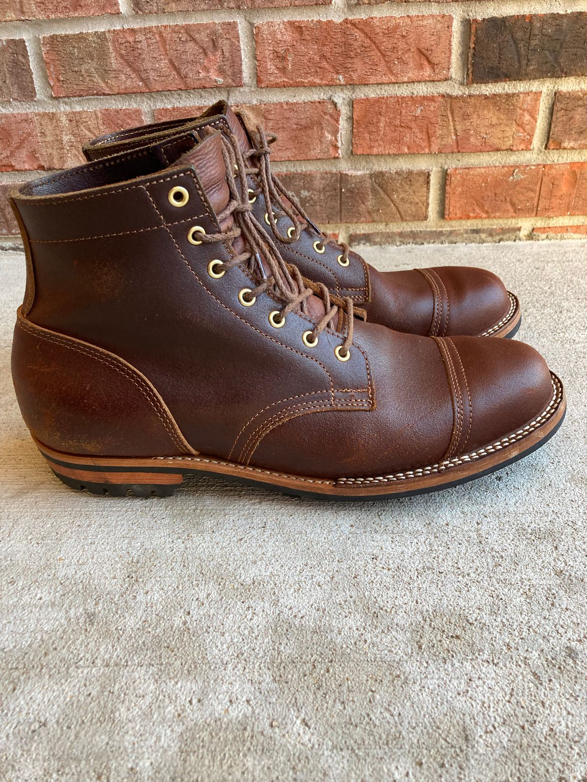 Photo by Indy.Ben2 on December 4, 2022 of the Truman Service Boot in Horween Chestnut Waxed Flesh.