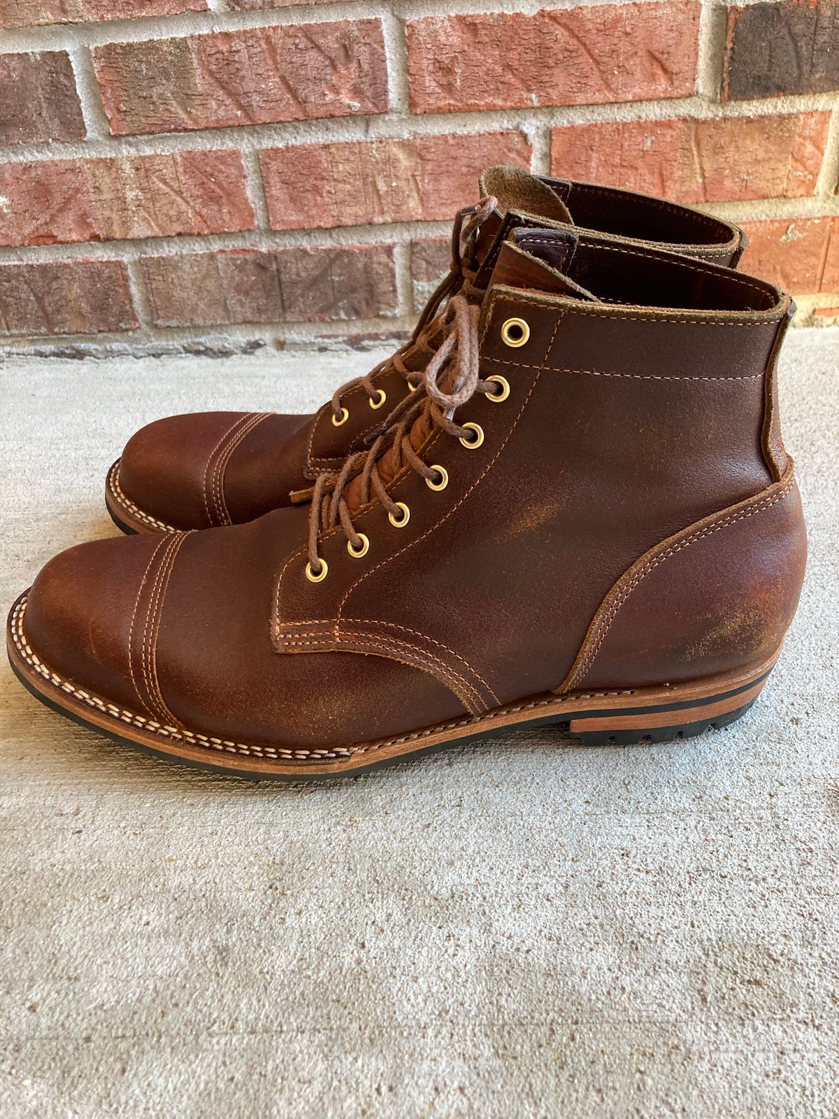 Photo by Indy.Ben2 on December 4, 2022 of the Truman Service Boot in Horween Chestnut Waxed Flesh.
