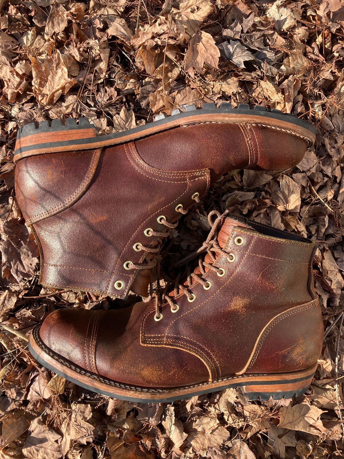 Photo by Indy.Ben2 on February 4, 2023 of the Truman Service Boot in Horween Chestnut Waxed Flesh.