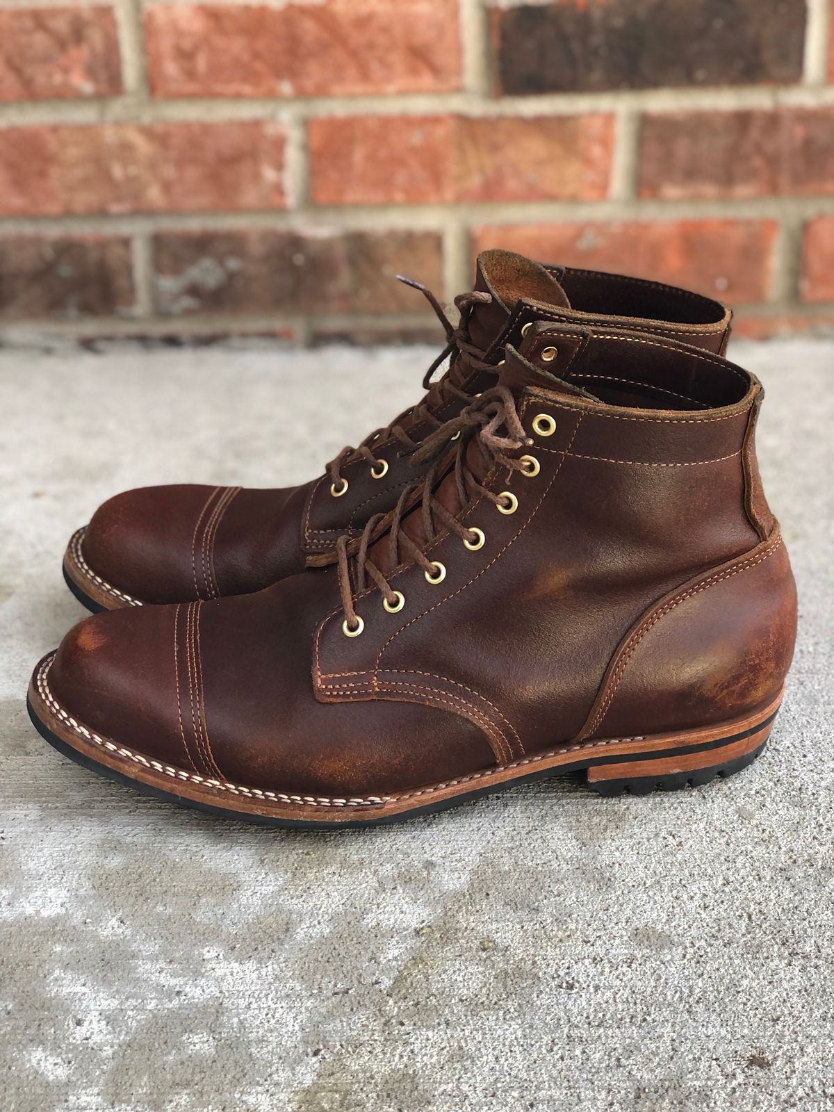 Photo by Indy.Ben2 on March 4, 2023 of the Truman Service Boot in Horween Chestnut Waxed Flesh.