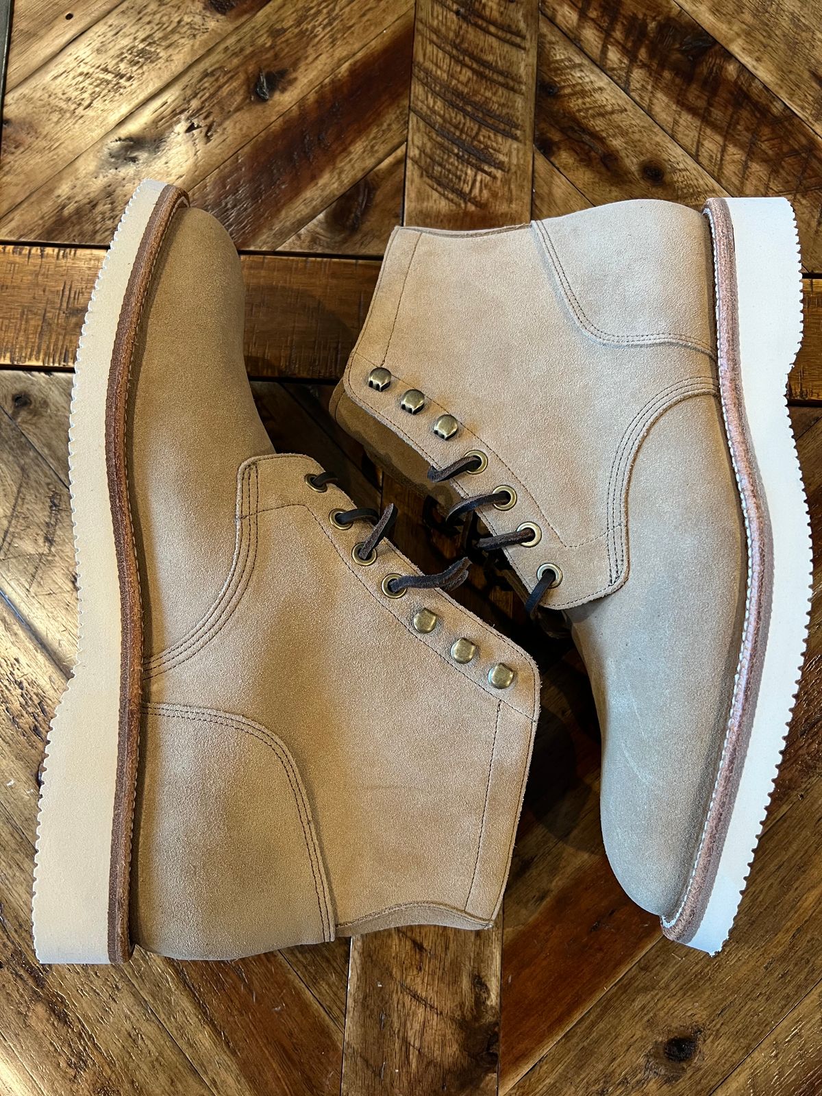 Photo by DMSR64 on October 1, 2023 of the Grant Stone Diesel Boot in C.F. Stead Tan Repello Calf Suede.
