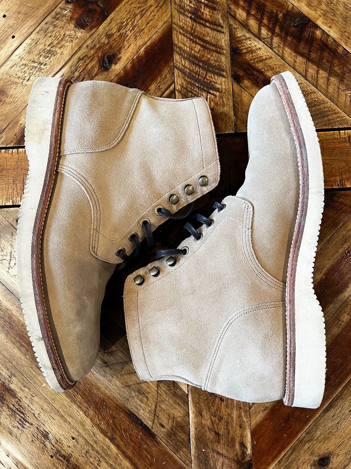 Photo by DMSR64 on December 2, 2023 of the Grant Stone Diesel Boot in C.F. Stead Tan Repello Calf Suede.
