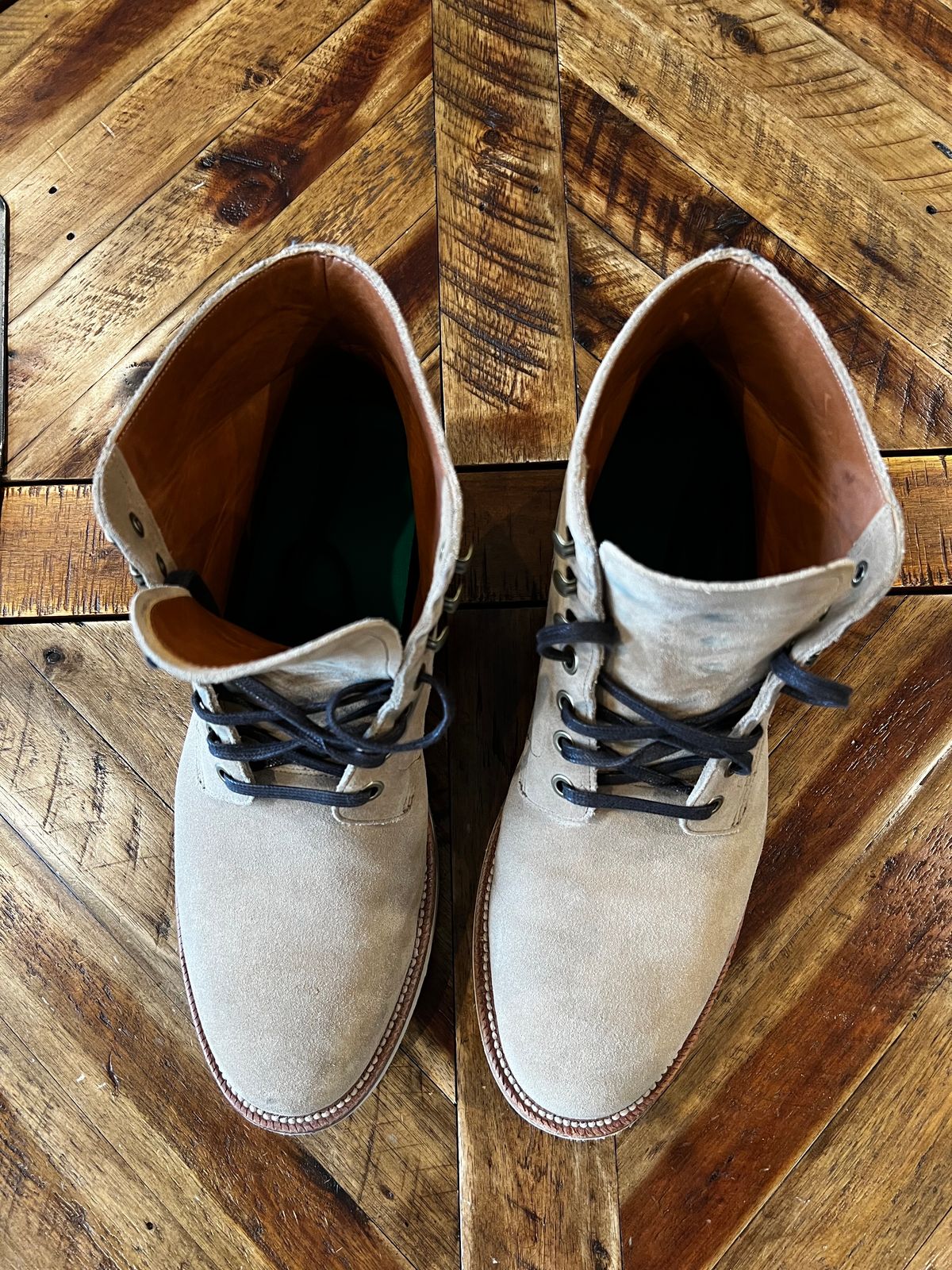 Photo by DMSR64 on December 2, 2023 of the Grant Stone Diesel Boot in C.F. Stead Tan Repello Calf Suede.