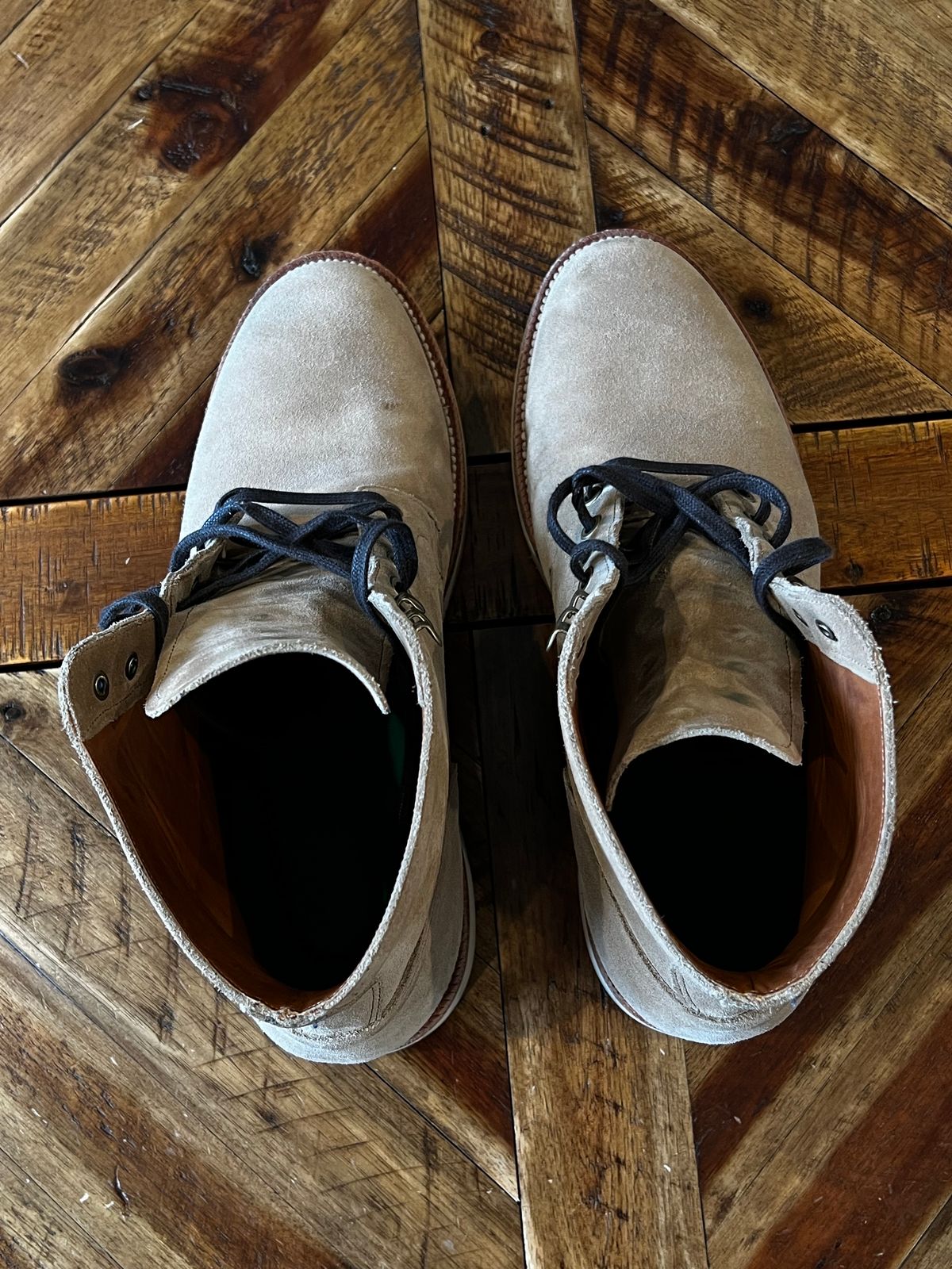 Photo by DMSR64 on January 2, 2024 of the Grant Stone Diesel Boot in C.F. Stead Tan Repello Calf Suede.
