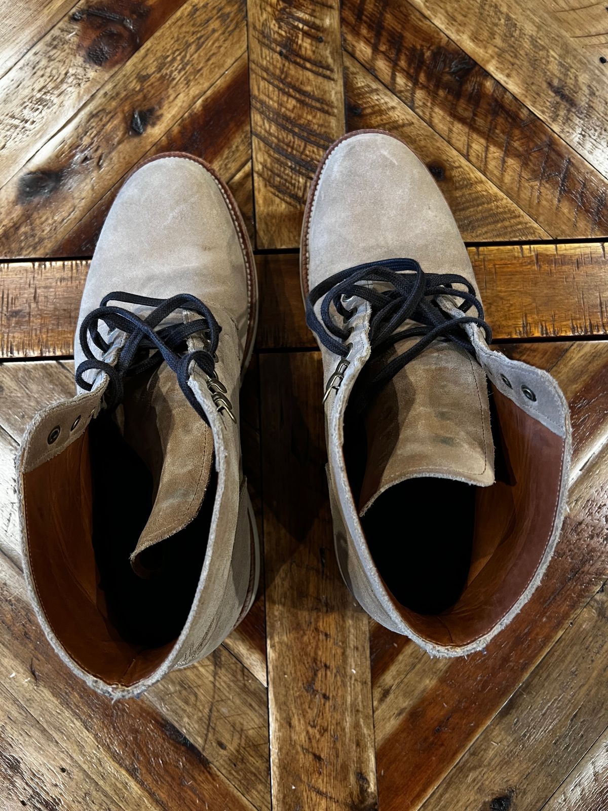 Photo by DMSR64 on February 3, 2024 of the Grant Stone Diesel Boot in C.F. Stead Tan Repello Calf Suede.
