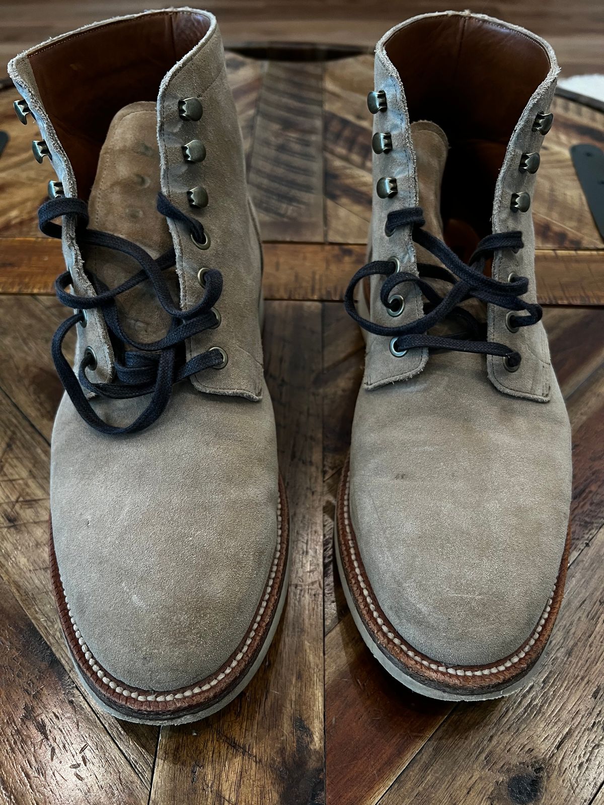 Photo by DMSR64 on March 3, 2024 of the Grant Stone Diesel Boot in C.F. Stead Tan Repello Calf Suede.