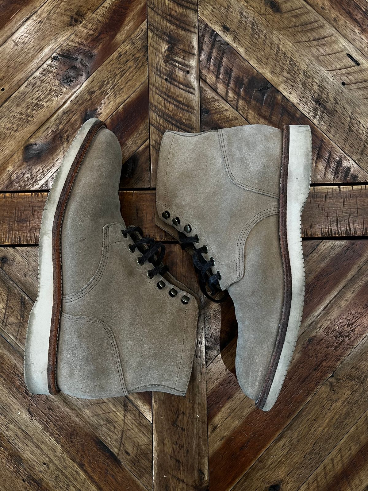 Photo by DMSR64 on March 3, 2024 of the Grant Stone Diesel Boot in C.F. Stead Tan Repello Calf Suede.