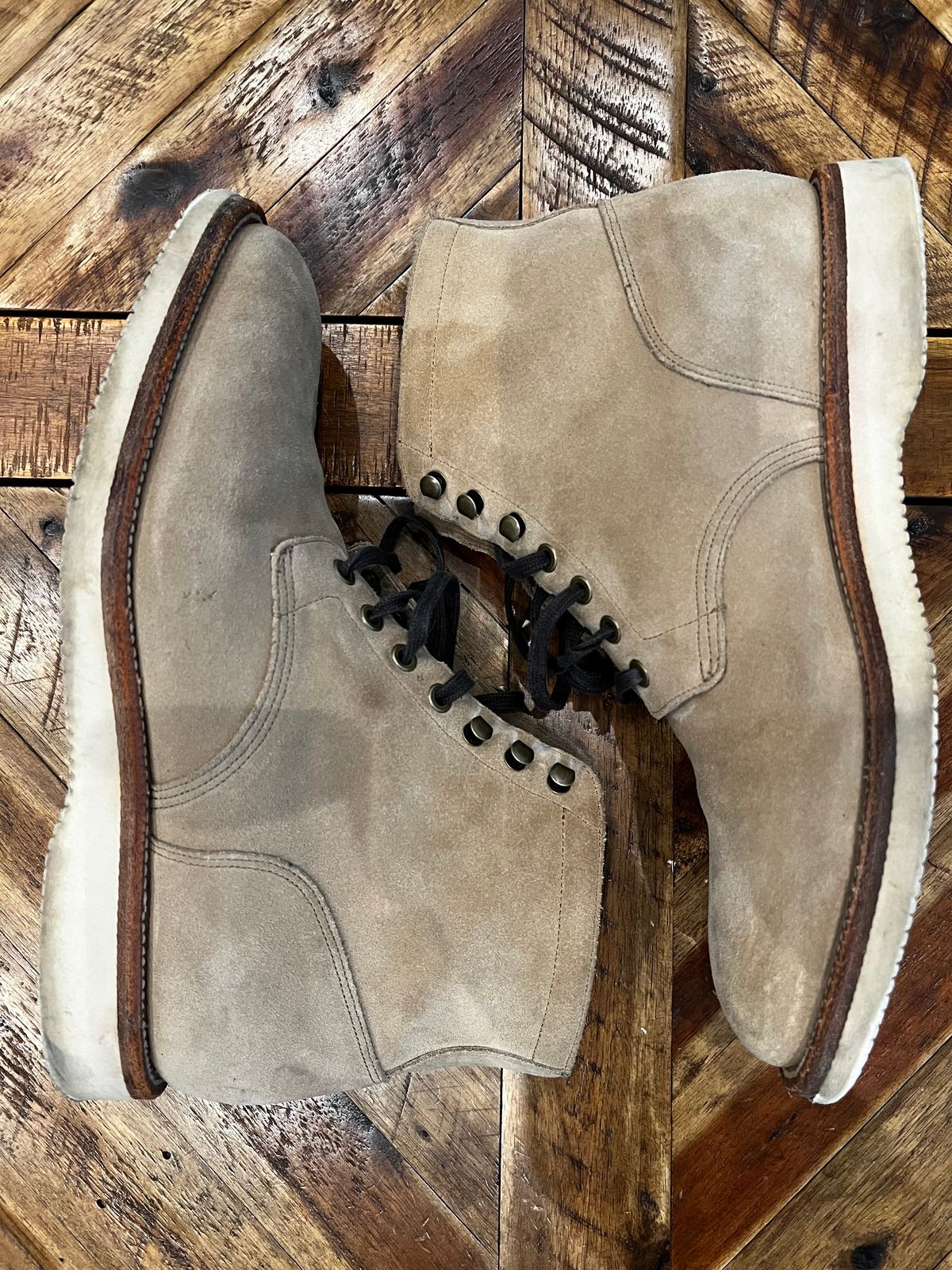 Photo by DMSR64 on April 4, 2024 of the Grant Stone Diesel Boot in C.F. Stead Tan Repello Calf Suede.