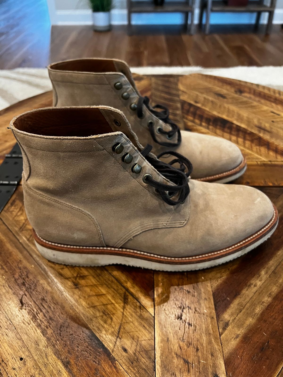 Photo by DMSR64 on April 4, 2024 of the Grant Stone Diesel Boot in C.F. Stead Tan Repello Calf Suede.