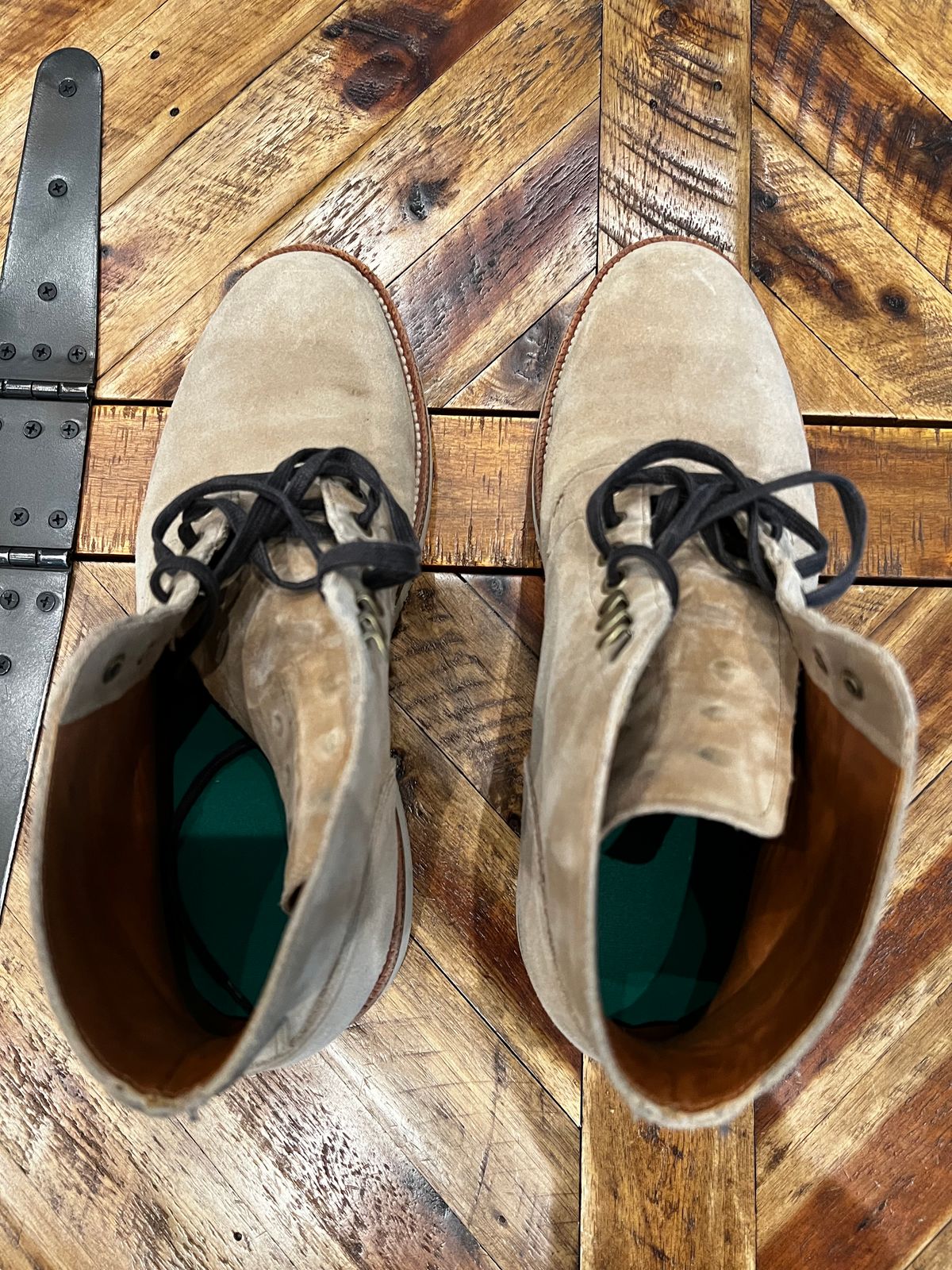 Photo by DMSR64 on April 4, 2024 of the Grant Stone Diesel Boot in C.F. Stead Tan Repello Calf Suede.
