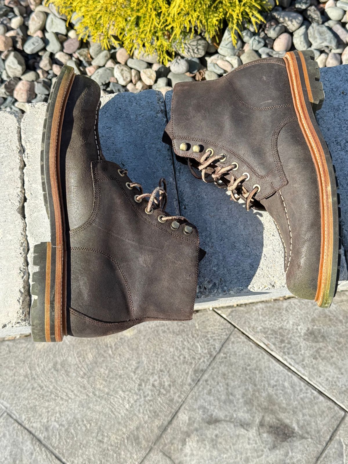 Photo by DMSR64 on November 2, 2024 of the Grant Stone Brass Boot in C.F. Stead Earth Waxy Commander Suede.