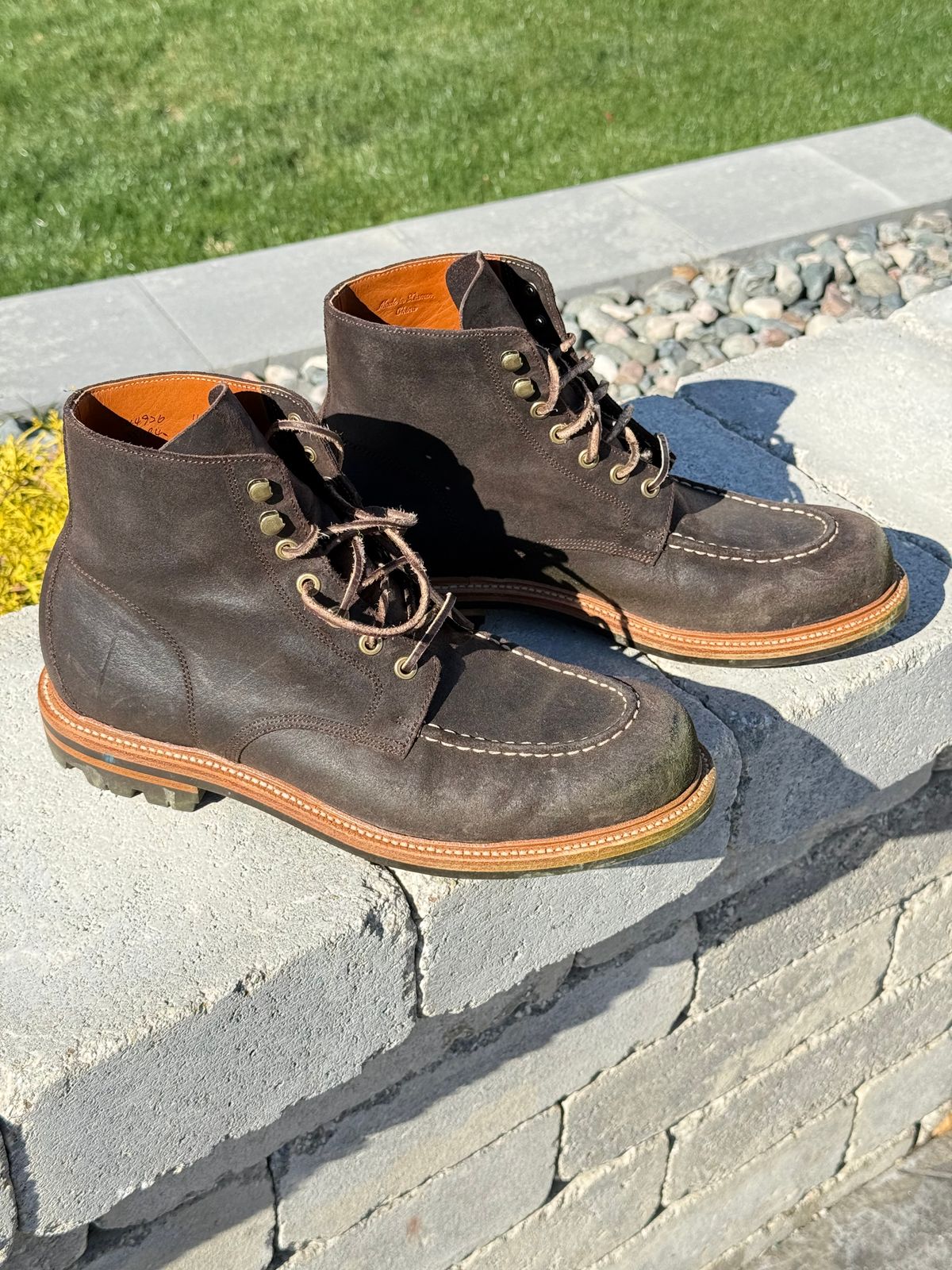 Photo by DMSR64 on November 2, 2024 of the Grant Stone Brass Boot in C.F. Stead Earth Waxy Commander Suede.