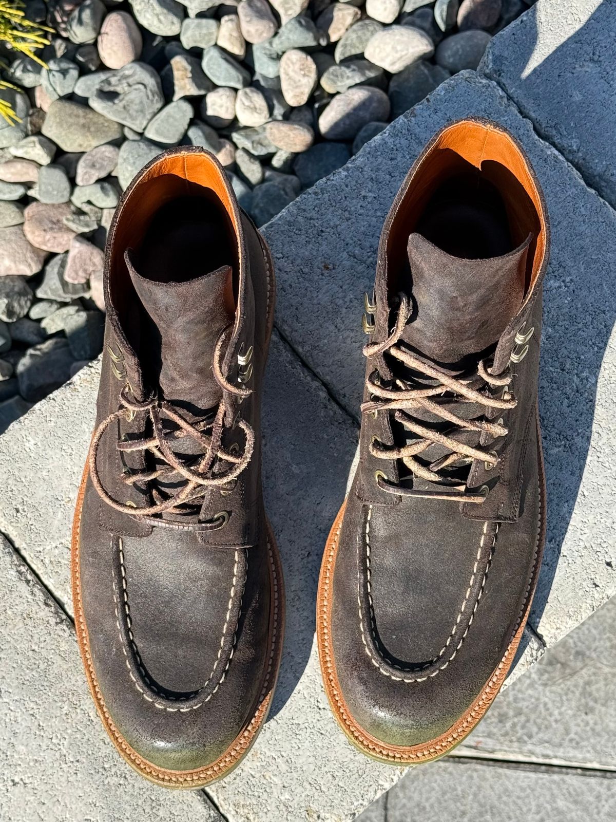 Photo by DMSR64 on November 2, 2024 of the Grant Stone Brass Boot in C.F. Stead Earth Waxy Commander Suede.