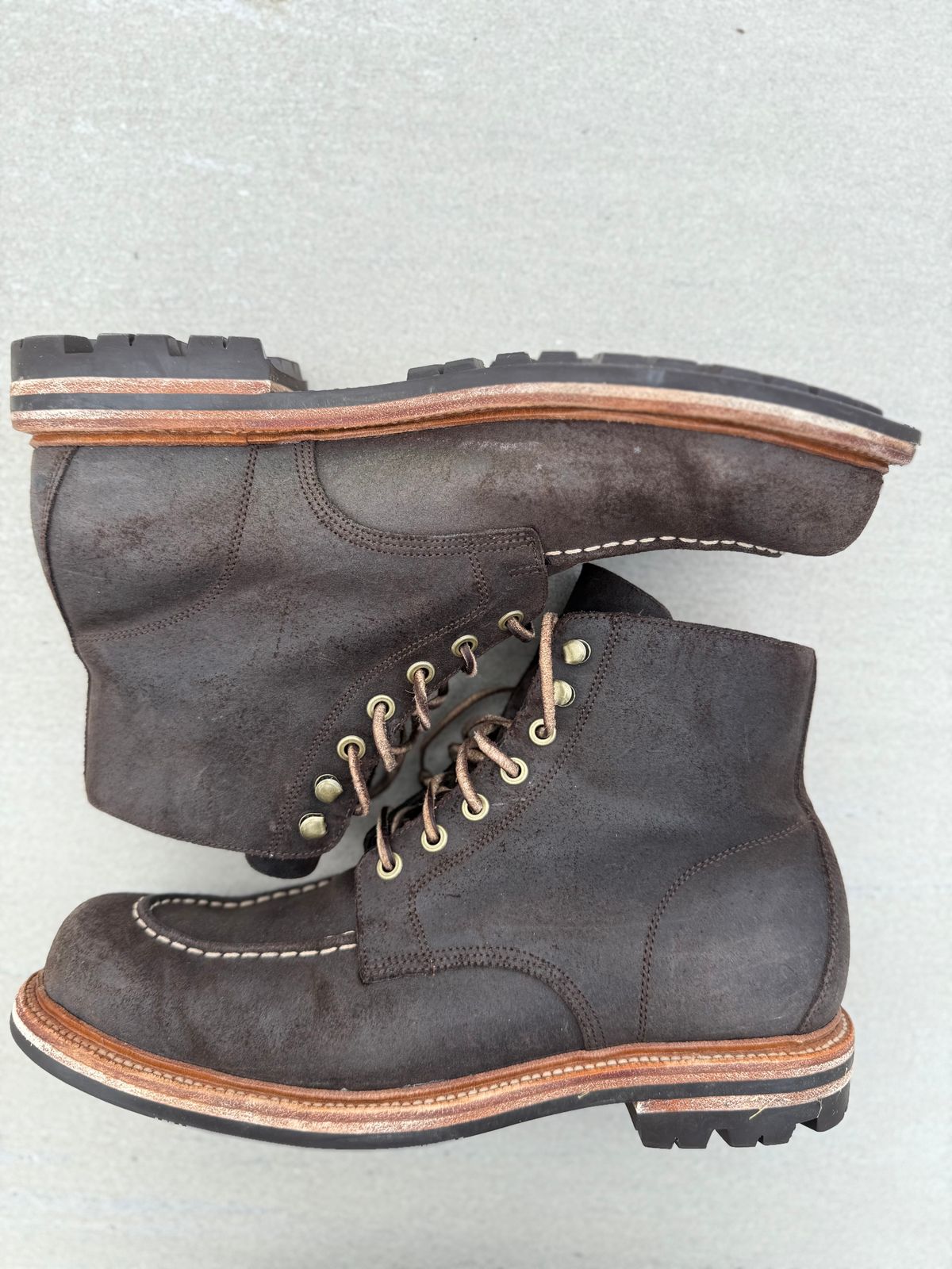Photo by DMSR64 on March 2, 2025 of the Grant Stone Brass Boot in C.F. Stead Earth Waxy Commander Suede.