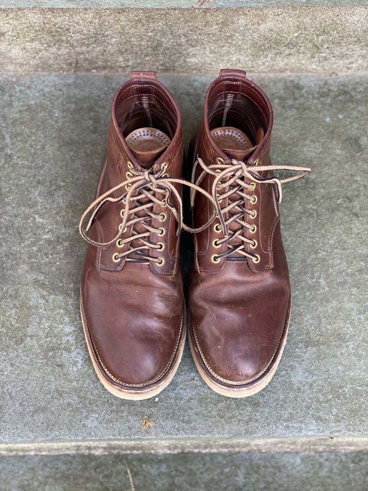 Photo by stitchdown on January 2, 2023 of the Viberg Scout Boot in Horween Crust Natural M's Workshoe Butt.