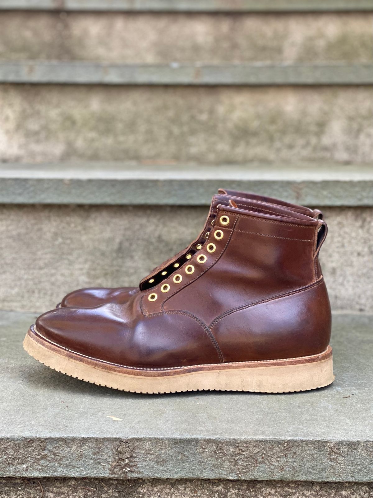 Photo by stitchdown on March 4, 2023 of the Viberg Scout Boot in Horween Crust Natural M's Workshoe Butt.