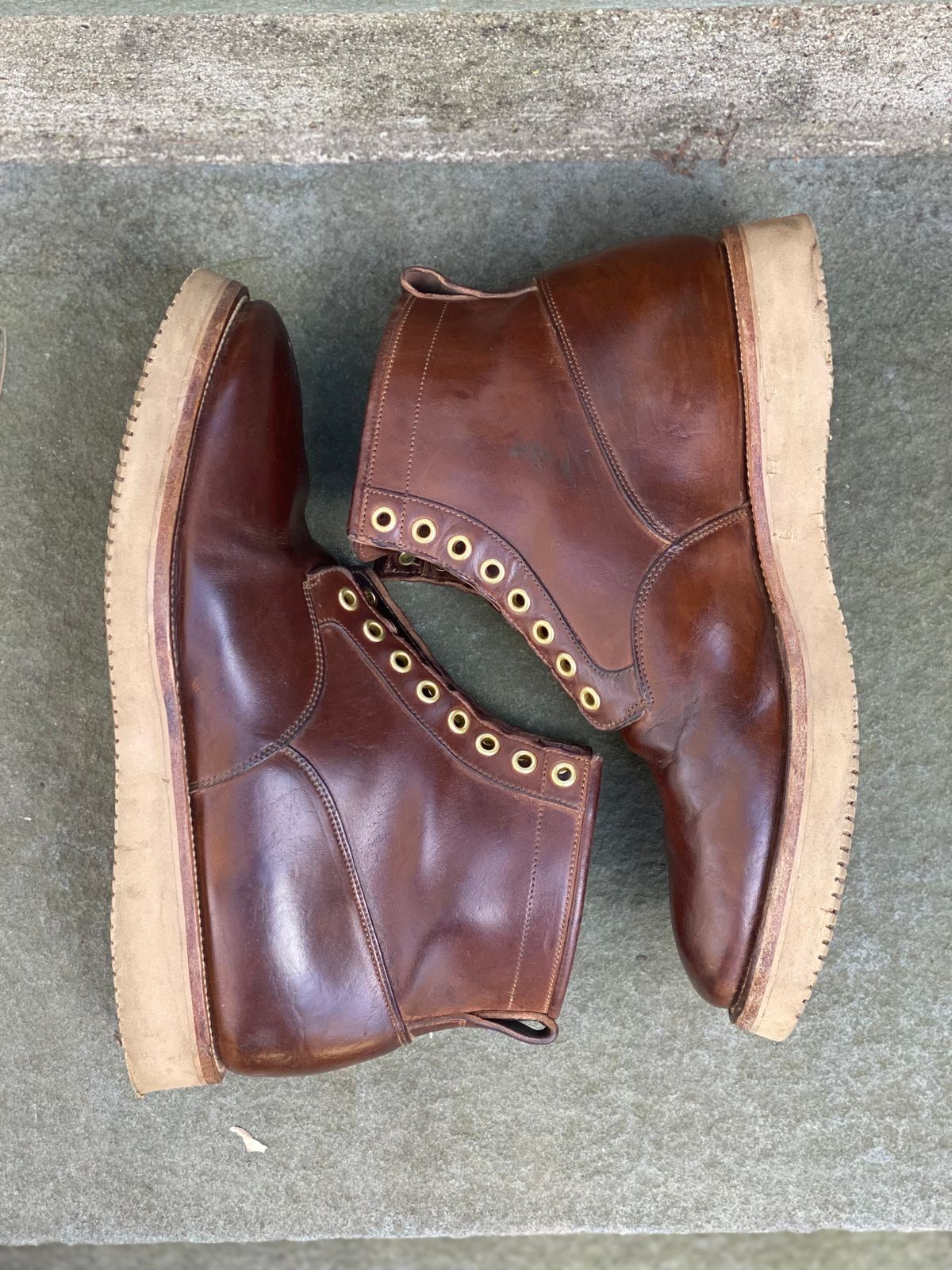 Photo by stitchdown on March 4, 2023 of the Viberg Scout Boot in Horween Crust Natural M's Workshoe Butt.