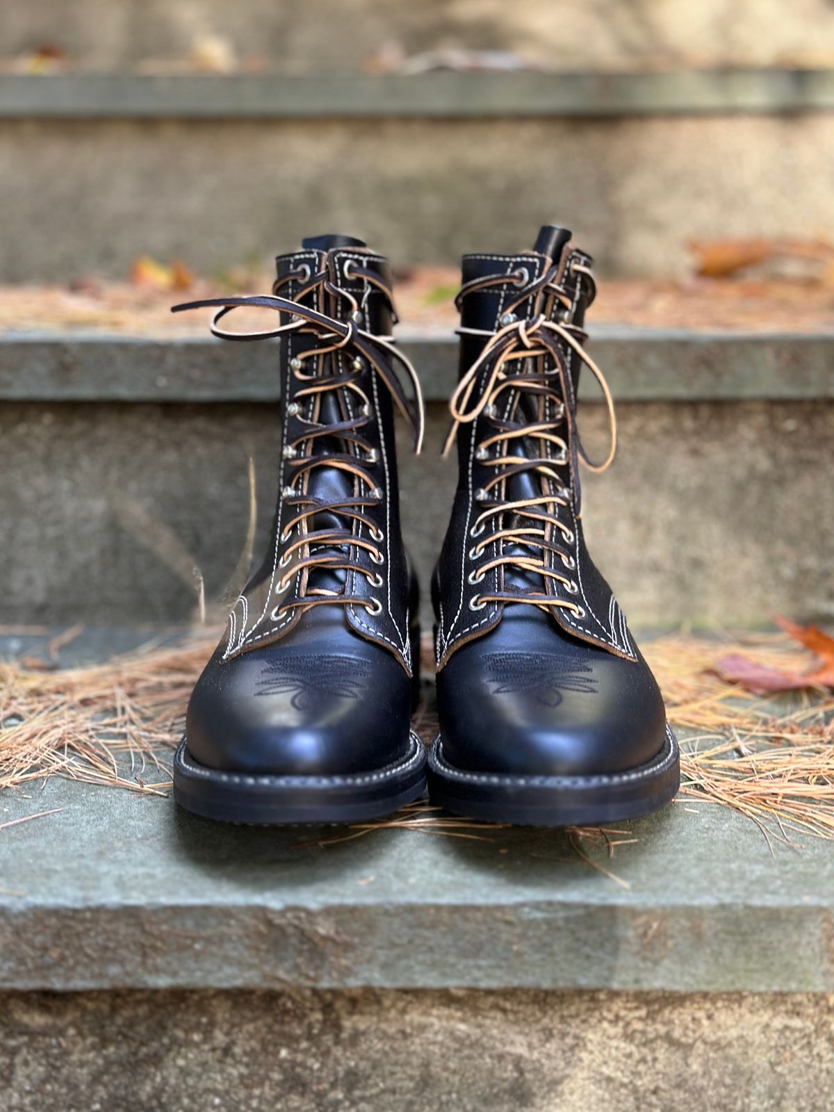 Photo by stitchdown on October 15, 2024 of the White's Farmer/Rancher in Horween Black Waxed Flesh & Horween Black Chromexcel Horsehide.