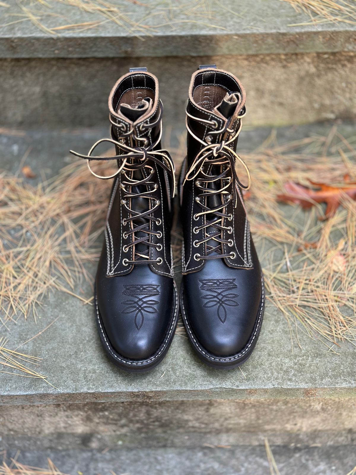 Photo by stitchdown on October 15, 2024 of the White's Farmer/Rancher in Horween Black Waxed Flesh & Horween Black Chromexcel Horsehide.