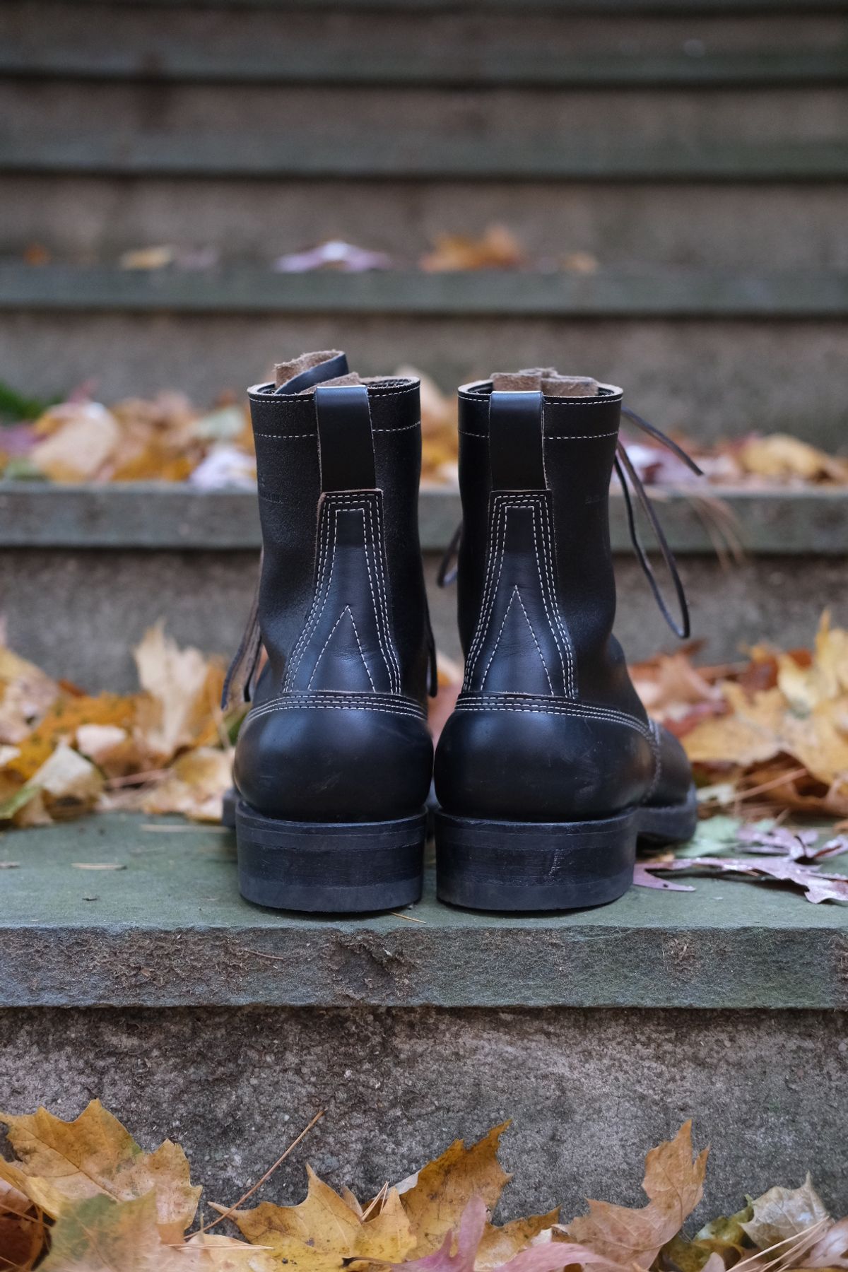 Photo by stitchdown on November 5, 2024 of the White's Farmer/Rancher in Horween Black Waxed Flesh & Horween Black Chromexcel Horsehide.