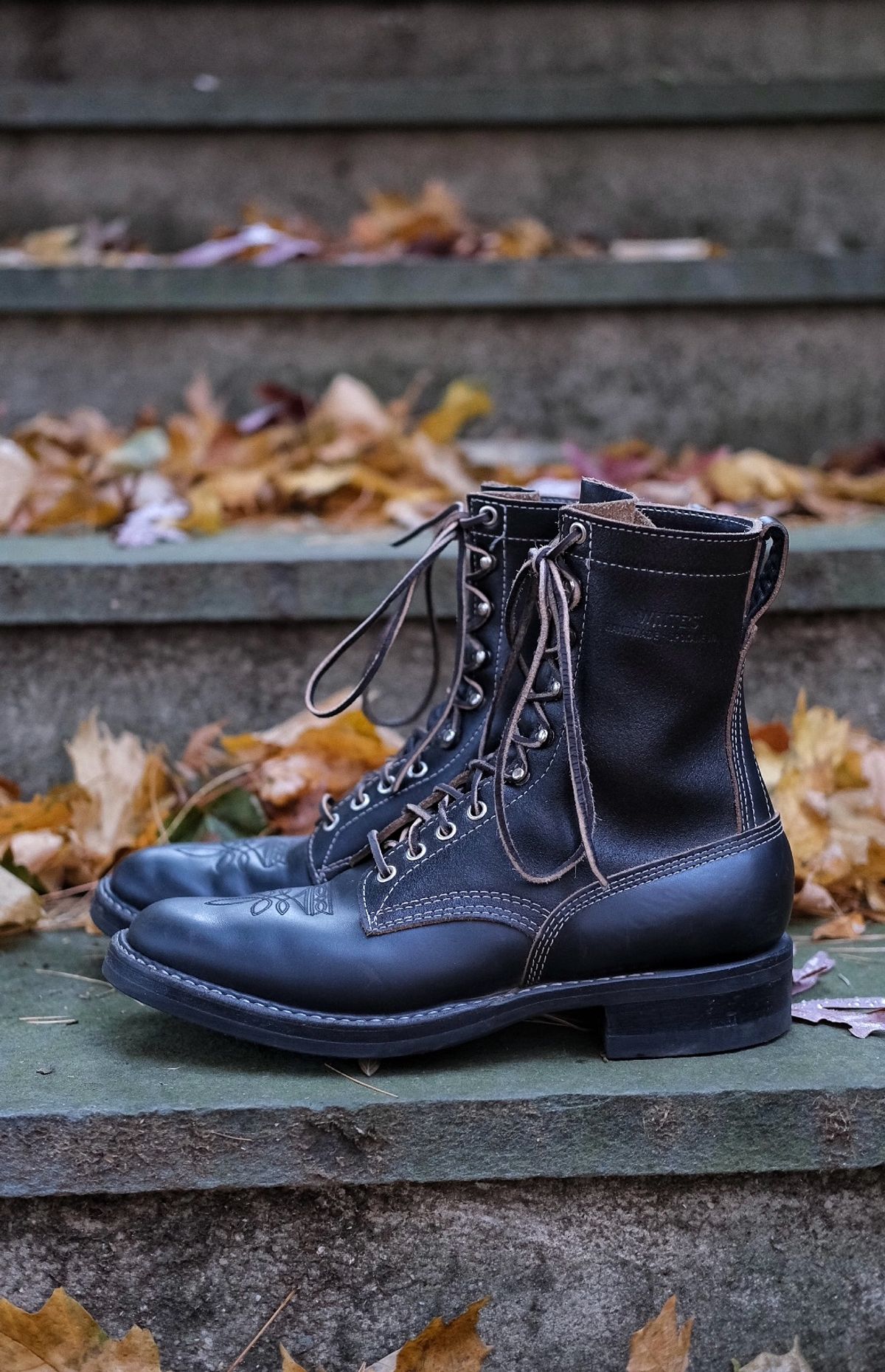 Photo by stitchdown on November 5, 2024 of the White's Farmer/Rancher in Horween Black Waxed Flesh & Horween Black Chromexcel Horsehide.