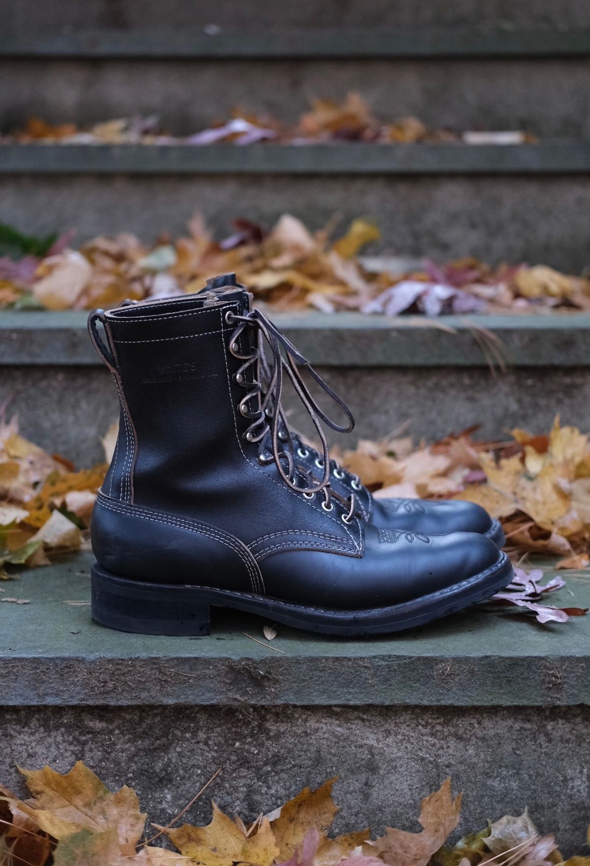 Photo by stitchdown on November 5, 2024 of the White's Farmer/Rancher in Horween Black Waxed Flesh & Horween Black Chromexcel Horsehide.