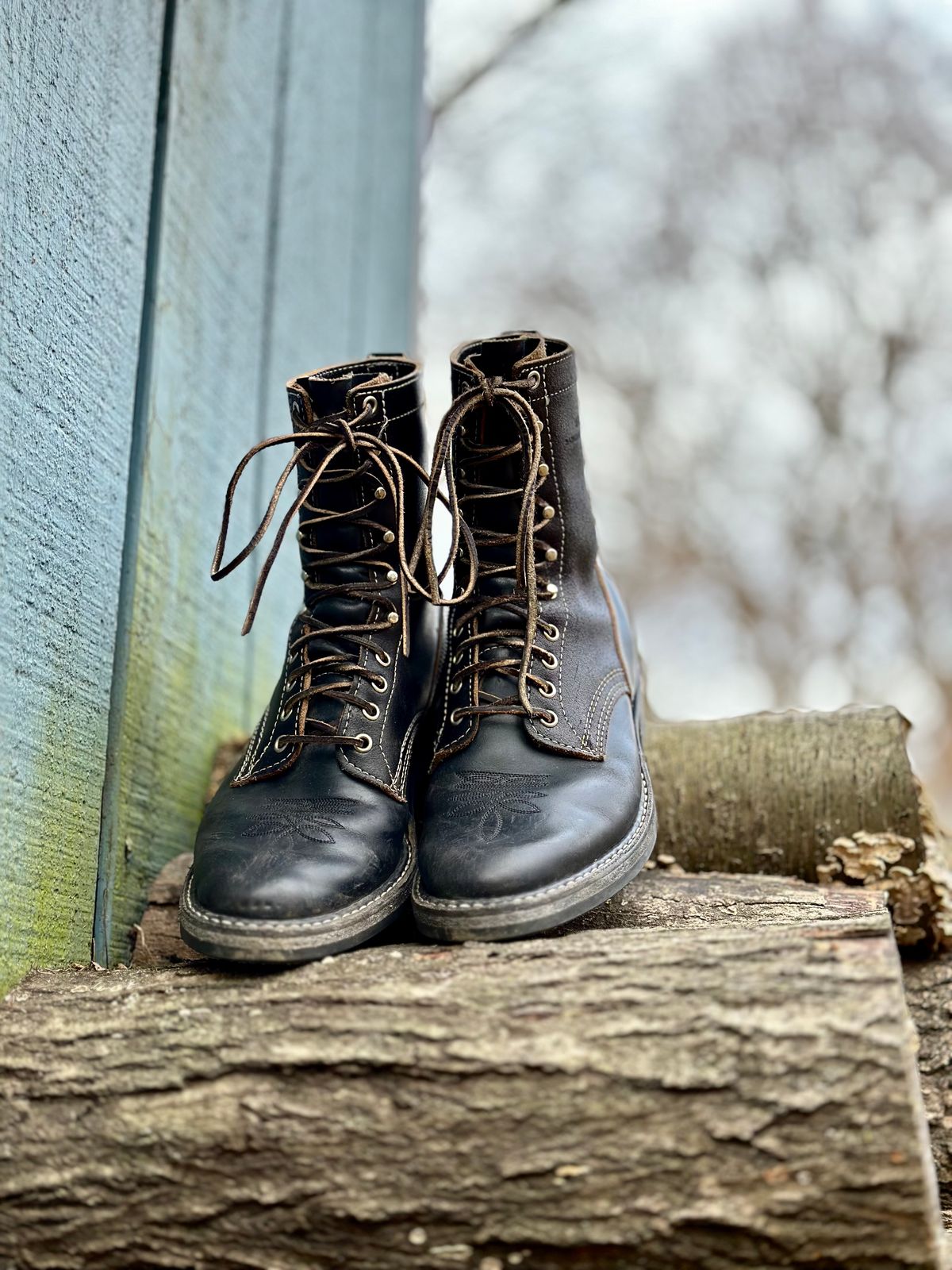 Photo by stitchdown on January 5, 2025 of the White's Farmer/Rancher in Horween Black Waxed Flesh & Horween Black Chromexcel Horsehide.