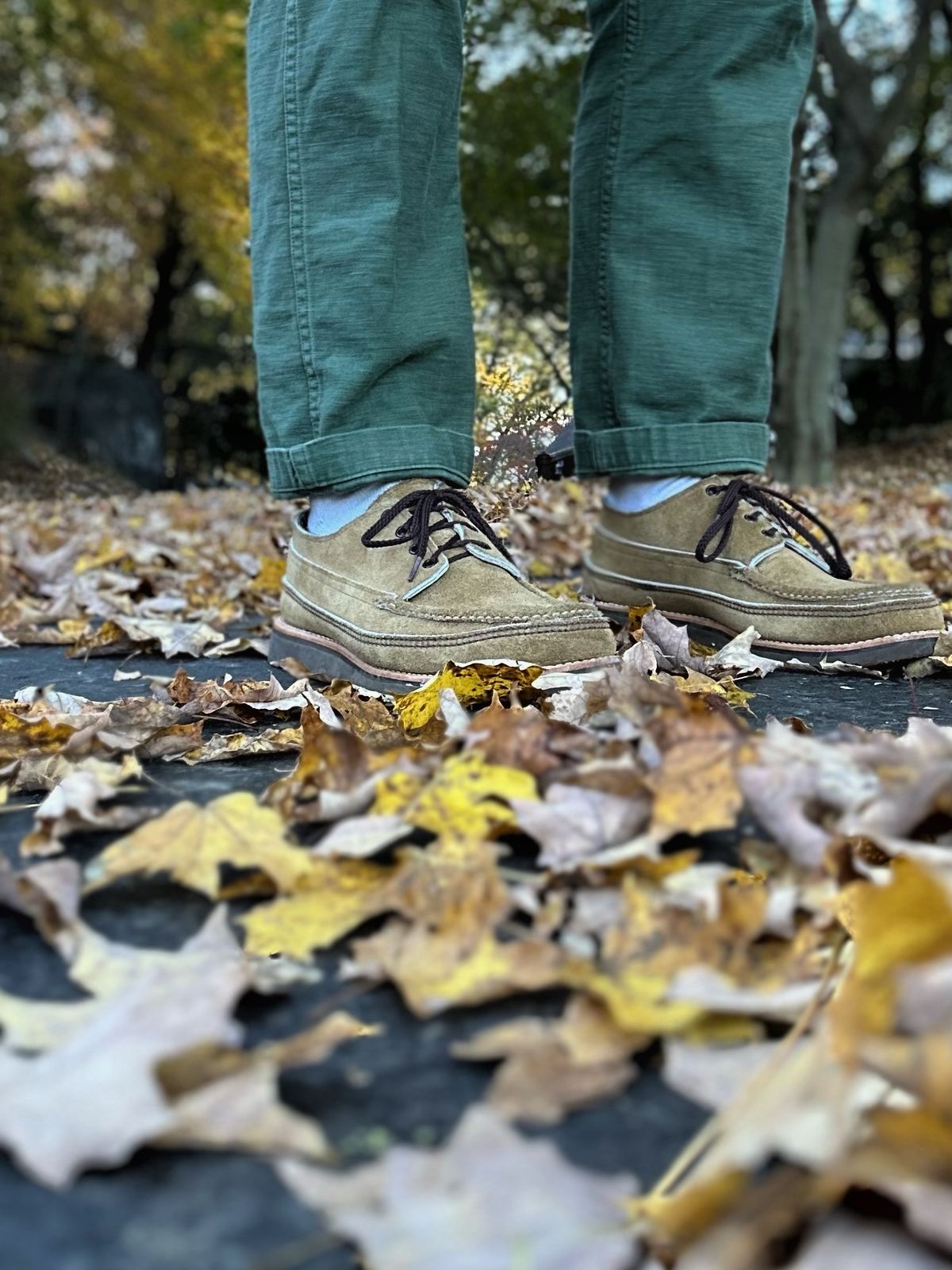 Photo by stitchdown on October 28, 2023 of the Russell Moccasin Co. Fishing Oxford in Tan Laramie Suede.