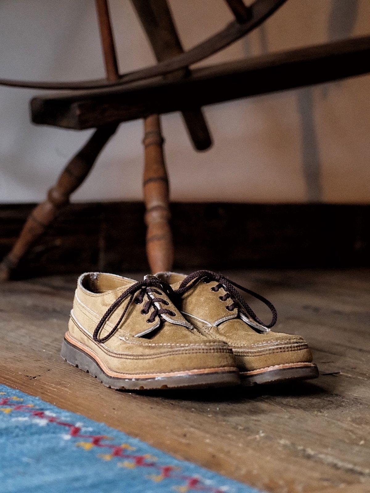 Photo by stitchdown on November 8, 2023 of the Russell Moccasin Co. Fishing Oxford in Tan Laramie Suede.