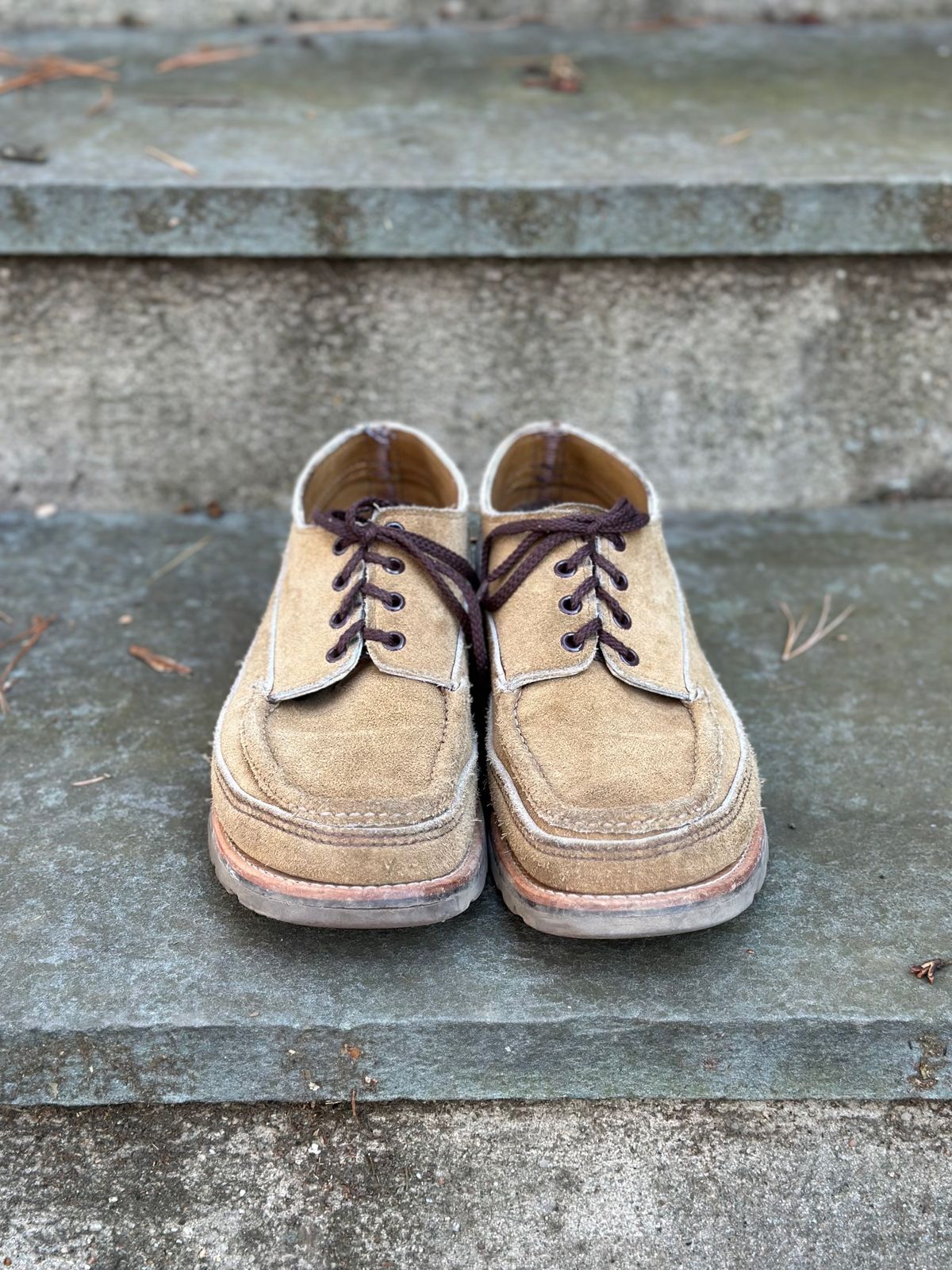 Photo by stitchdown on January 5, 2024 of the Russell Moccasin Co. Fishing Oxford in Tan Laramie Suede.