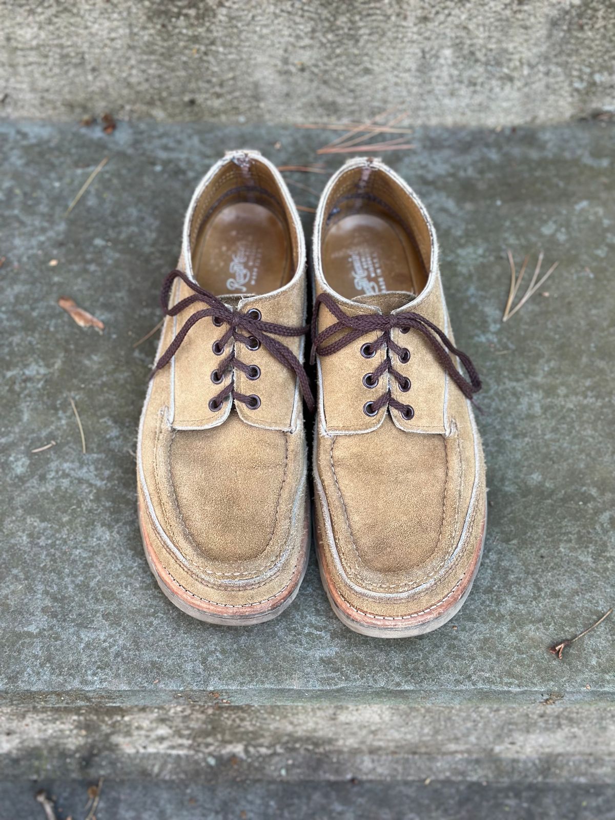 Photo by stitchdown on January 5, 2024 of the Russell Moccasin Co. Fishing Oxford in Tan Laramie Suede.