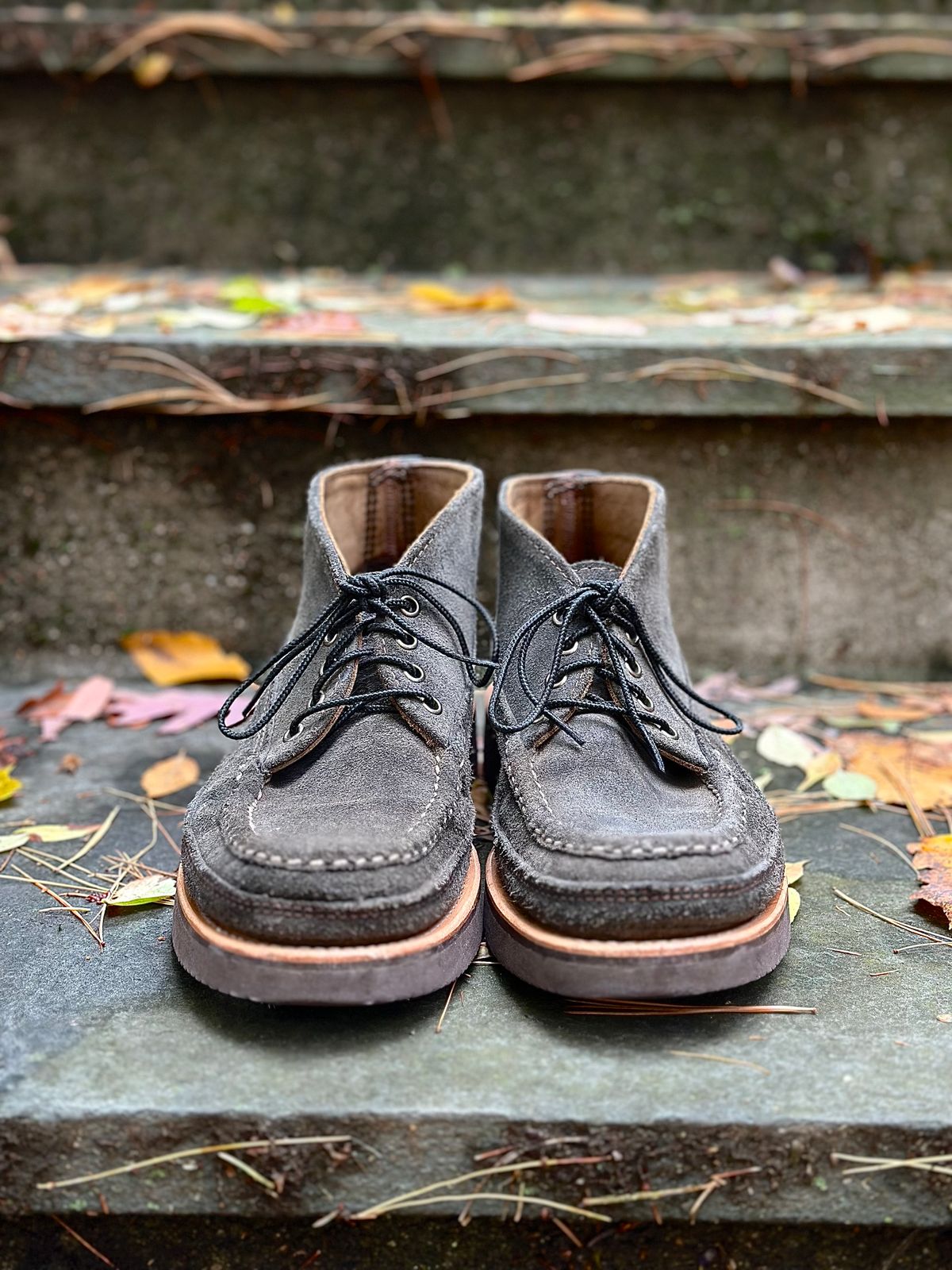 Photo by stitchdown on October 31, 2025 of the Russell Moccasin Co. Sporting Clays Chukka in Horween Marine Field Roughout.