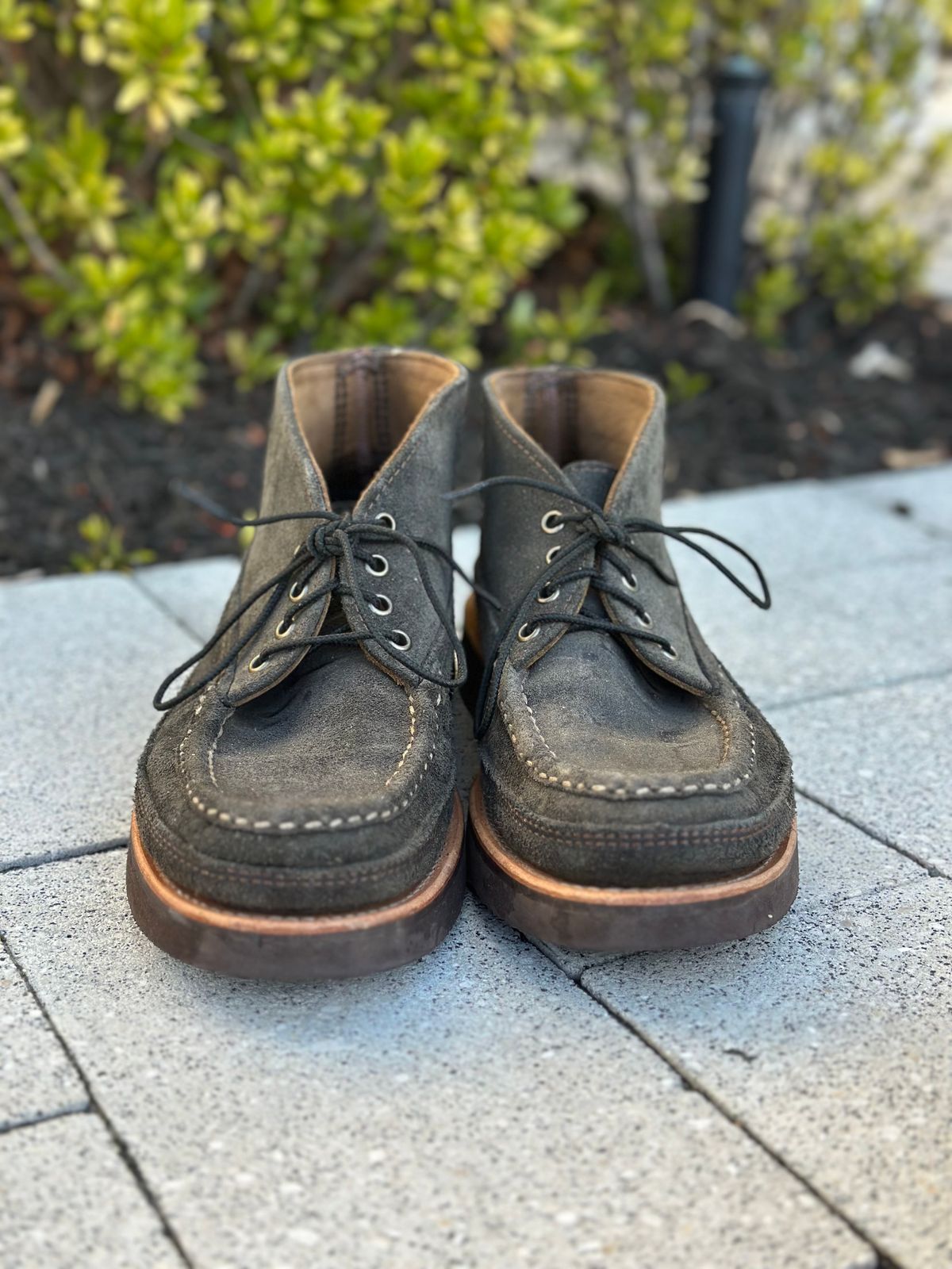 Photo by stitchdown on December 31, 2025 of the Russell Moccasin Co. Sporting Clays Chukka in Horween Marine Field Roughout.
