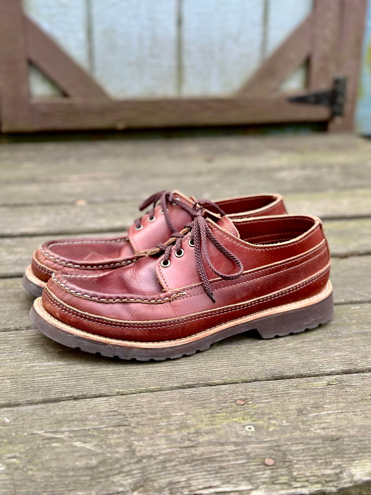 Photo by stitchdown on January 5, 2025 of the Russell Moccasin Co. Fishing Oxford in Seidel British Tan Double Shot.