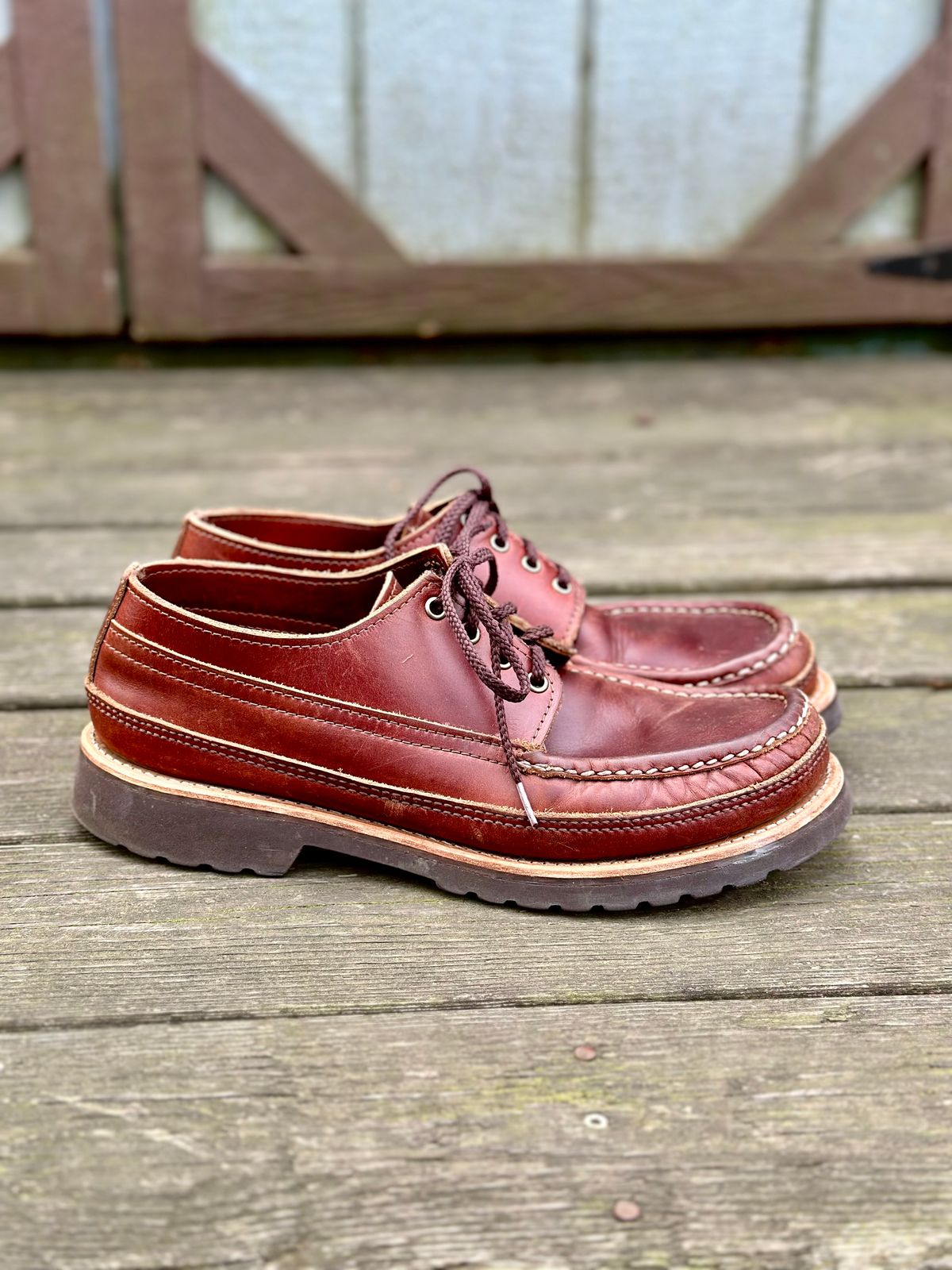 Photo by stitchdown on January 5, 2025 of the Russell Moccasin Co. Fishing Oxford in Seidel British Tan Double Shot.